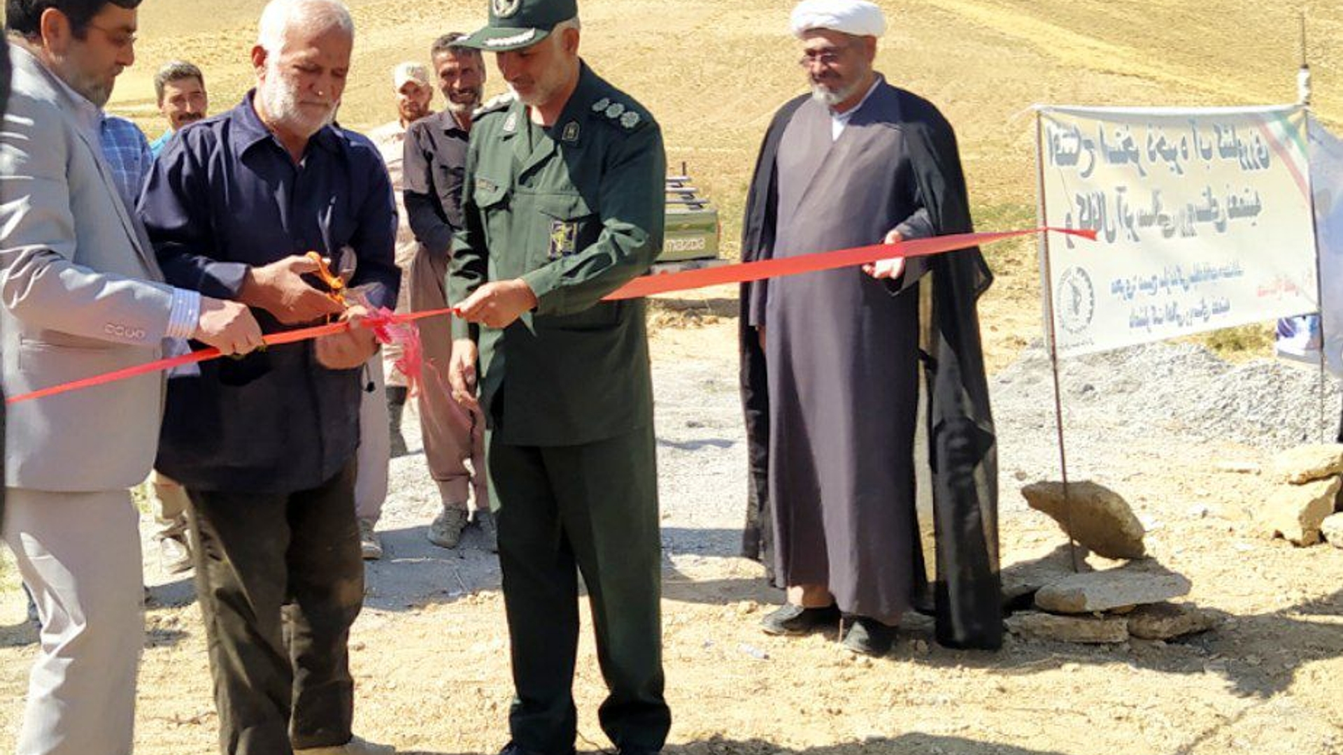 آغاز بهره برداری از چندین طرح عمرانی در شهرستان خنداب بمناسبت بزرگداشت هفته دفاع مقدس