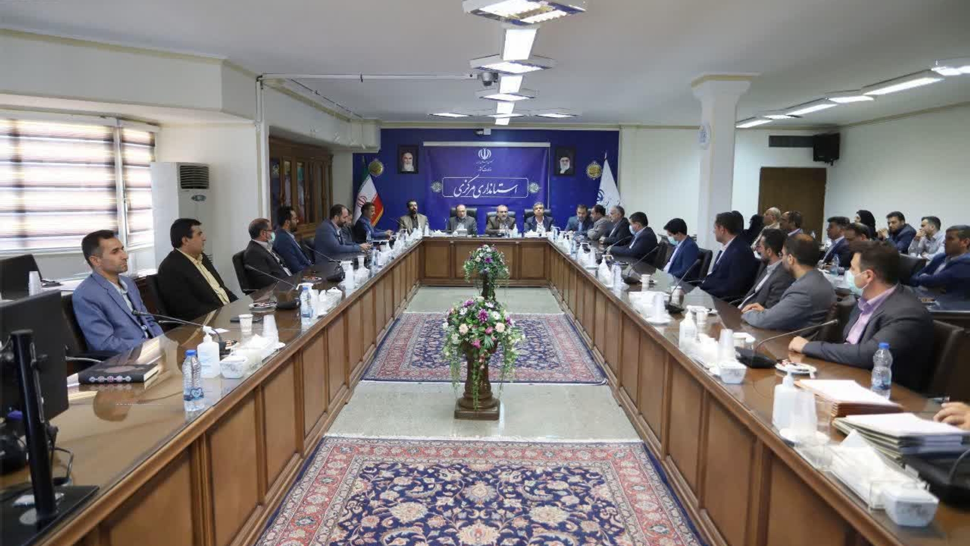 آیین تکریم و معارفه مدیران  کل دفتر امور شهری و شوراها و امور اداری و مالی استانداری برگزار شد.