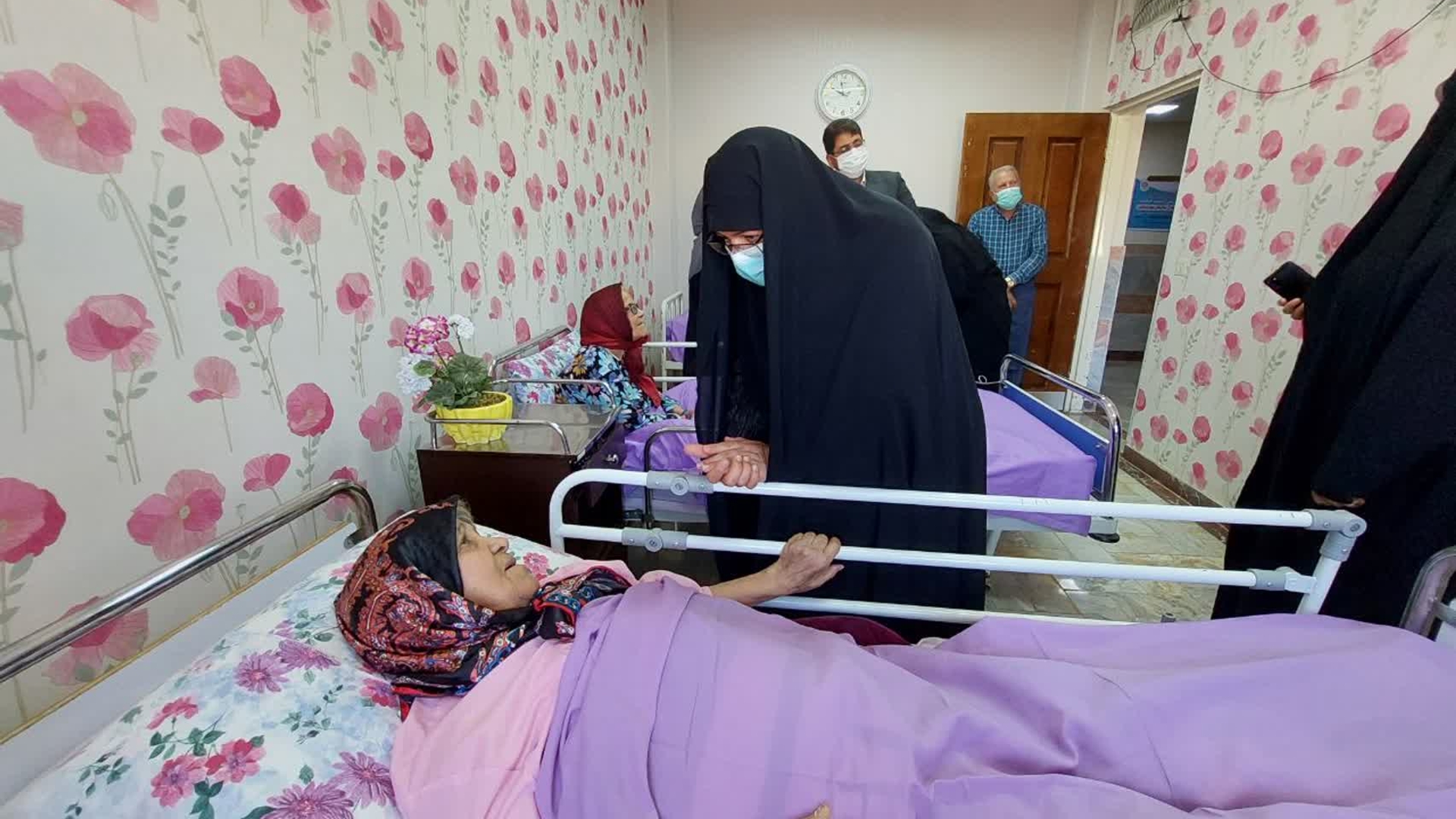 بازدید  از آسایشگاه سالمندان بانو نسیبه با  حضور  سرکار خانم  مفتح زاده  و  جناب رضایی  فرماندار شهرستان  تفرش  انجام  شد  که در این  بازدید از  امکانات  موجود در آسایشگاه  و  مادران  سالمند و دلجویی  از ایشان  و همچنین  با مدیر و  پرسنل  و بررسی مشکلات  موجود ، صورت گرفت .1401-07-06