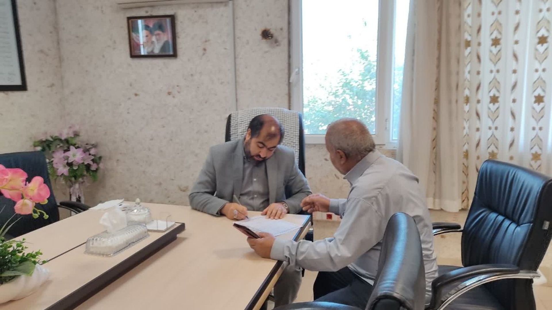 دیدار چهره به چهره و ملاقات عمومی ابوالقاسم آقازیارتی فرماندار شهرستان فراهان با مردم