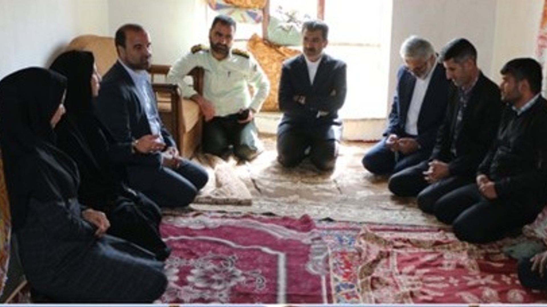 دیدار فرماندار شهرستان شازند با خانواده توانخواه بهزیستی در روستای فیزیانه