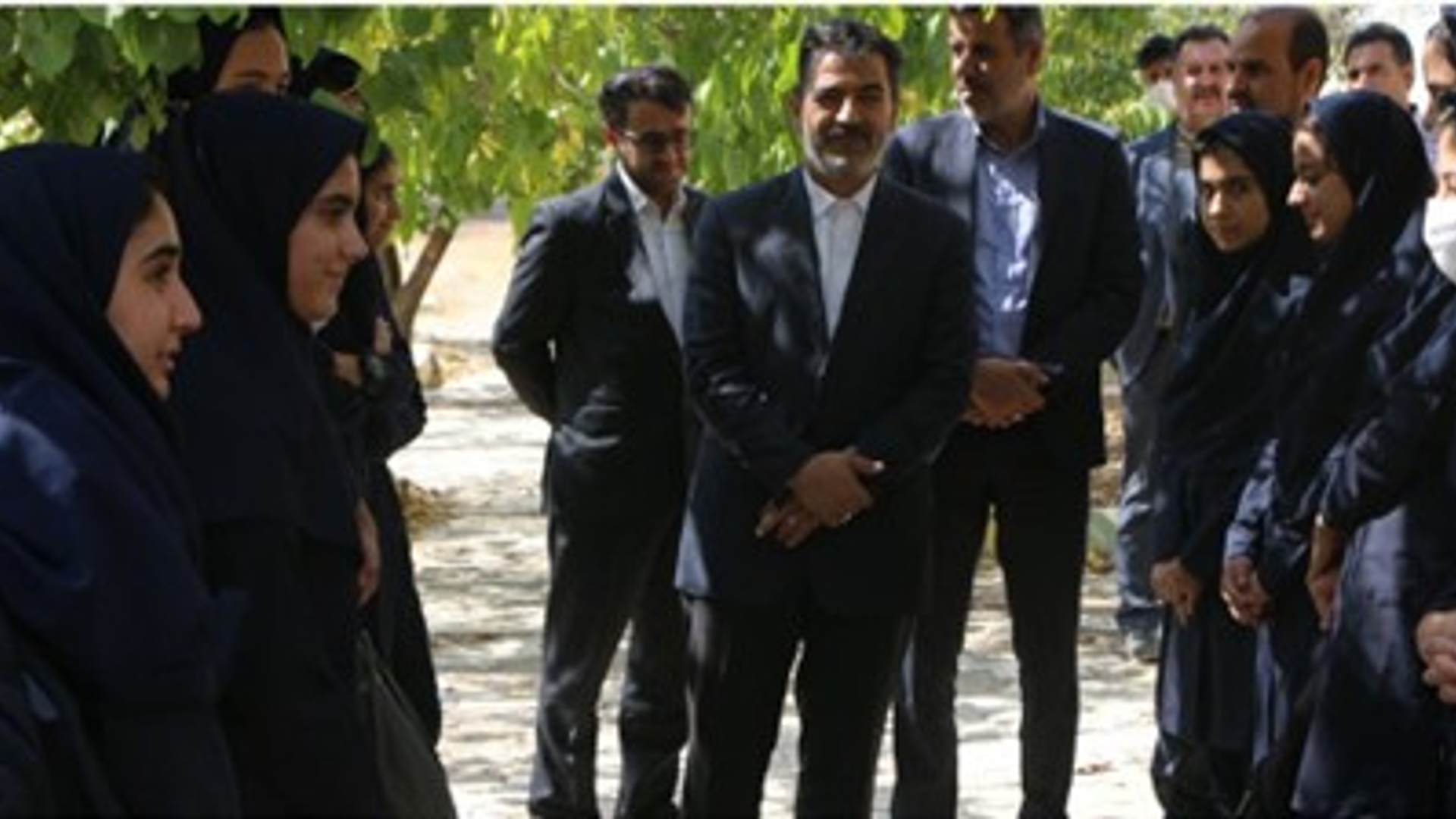 بررسی میدانی فرماندار شهرستان شازند از کانون پرورش فکری کودکان و نوجوانان و مدرسه شبانه روزی دخترانه شهر هندودر