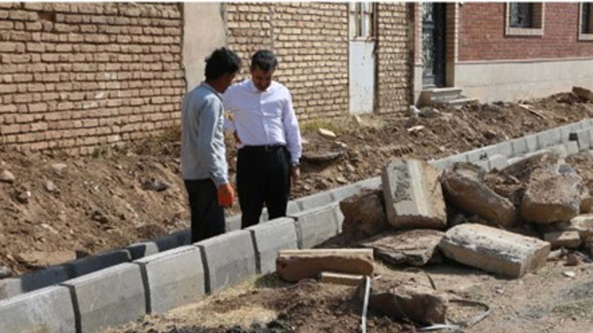 بررسی میدانی فرماندار شهرستان شازند از پروژه های عمرانی روستای پاکل