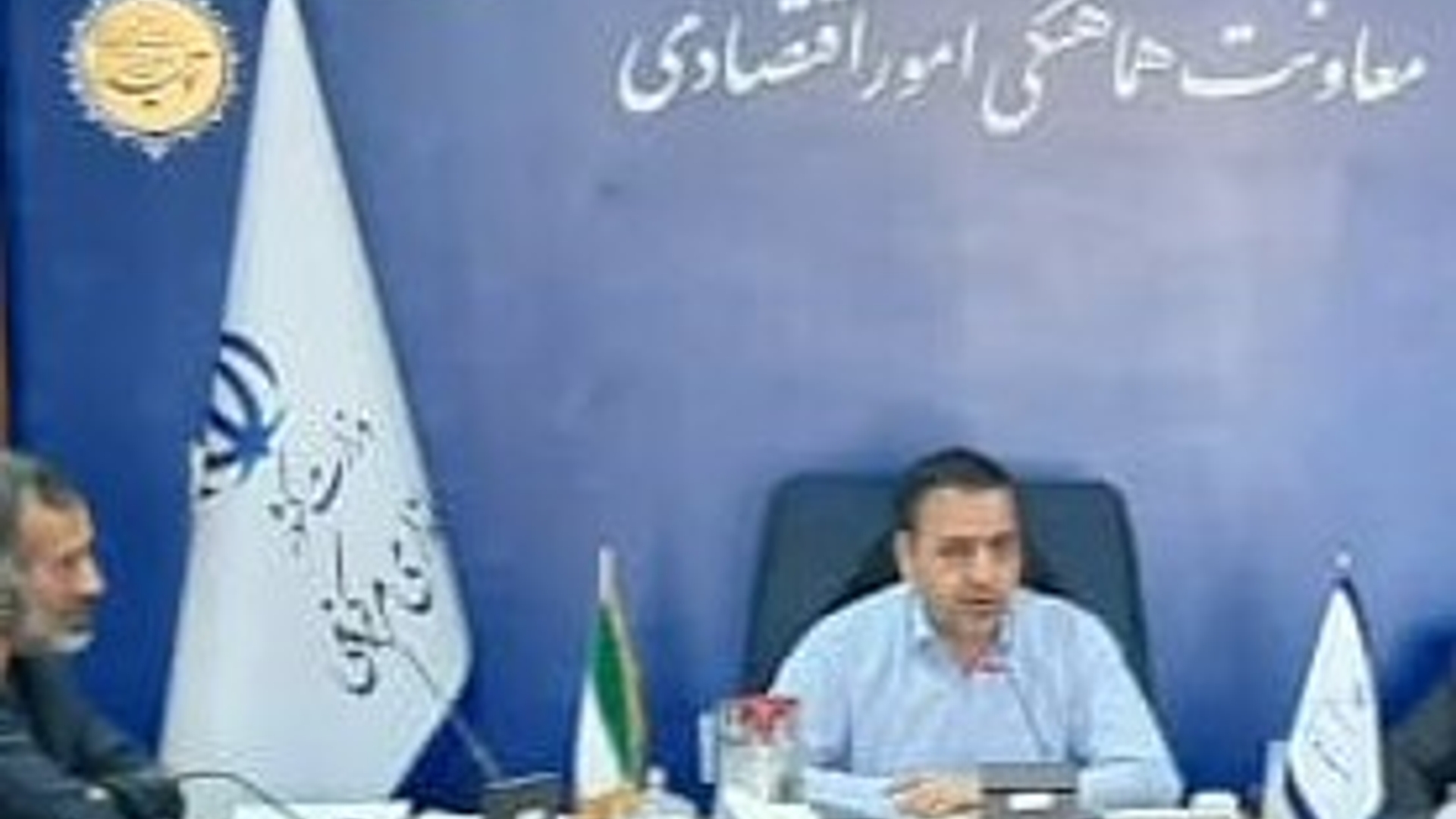 جلسه کارگروه تسهیل و رفع موانع تولید استان به ریاست میرزاخانی معاون هماهنگی امور اقتصادی و توسعه منطقه ای استاندار و با حضور سرپرست دفتر هماهنگی امور اقتصادی و مدیران مربوطه به‌منظور بررسی مشکلات واحدهای تولیدی  برگزار شد 
در این نشست مشکلات بیش از 9 واحد تولیدی در بخش‌های مختلف مورد بررسی قرار گرفت و برای رفع موانع پیش رو تصمیماتی اتخاذ شد.

دوشنبه 25 مهر 1401