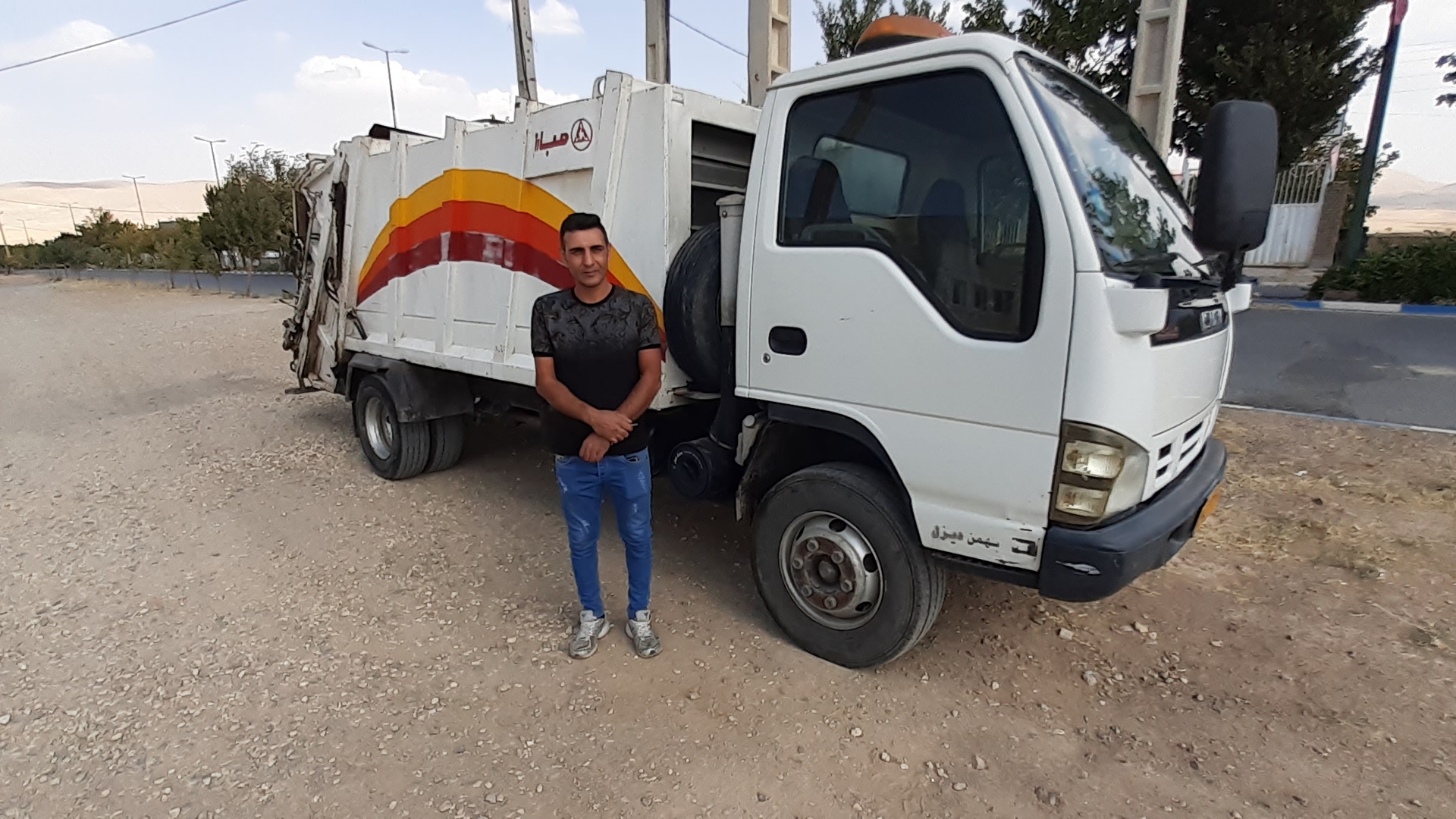 بازدید کارشناس دفتر از ماشین آلات عمرانی دهیاری های بخش مرکزی شهرستان ساوه