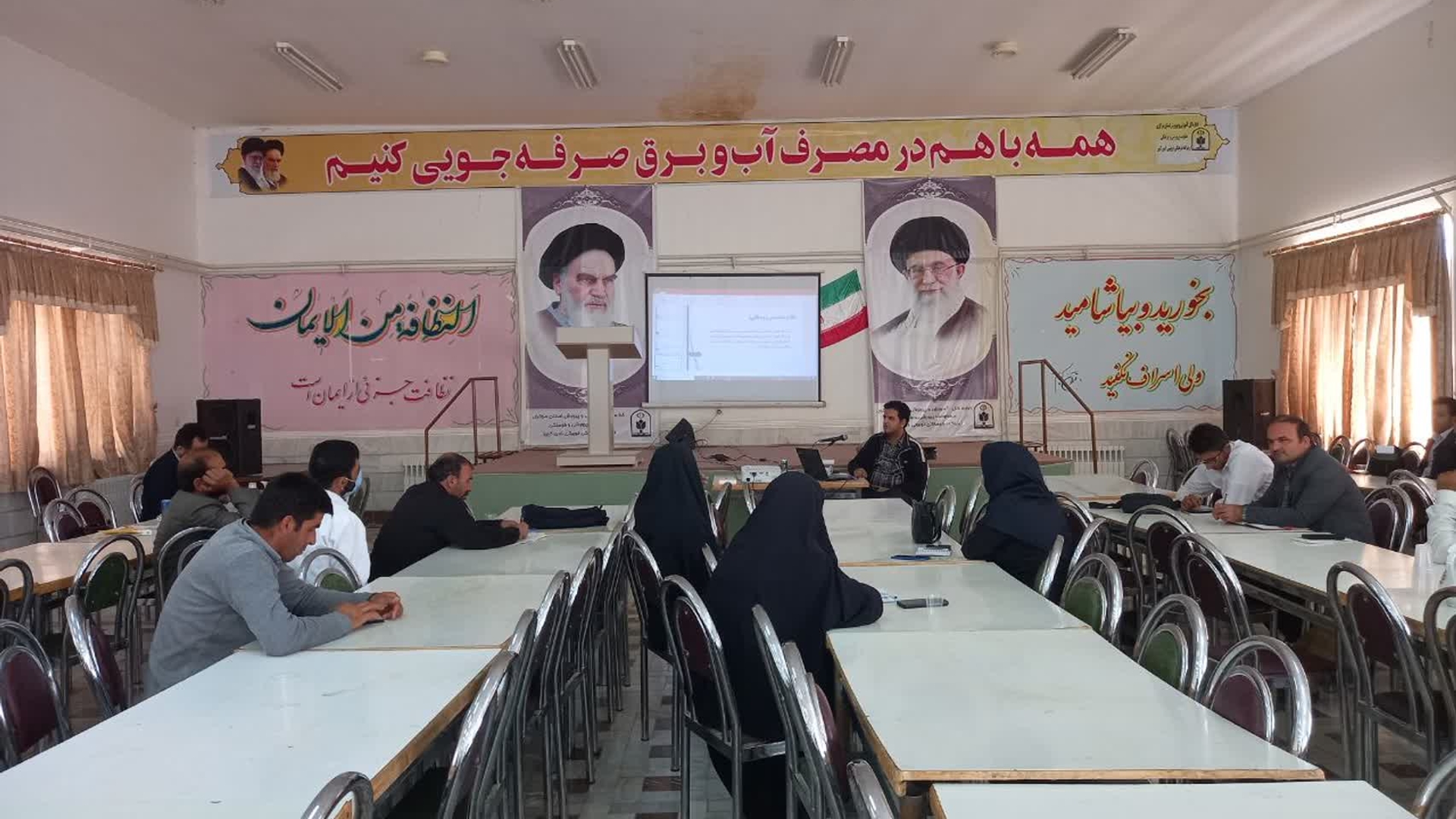 برگزاری سی و یکمین کارگاه آموزشی ویژه دهیاران بخش زالیان شهرستان شازند