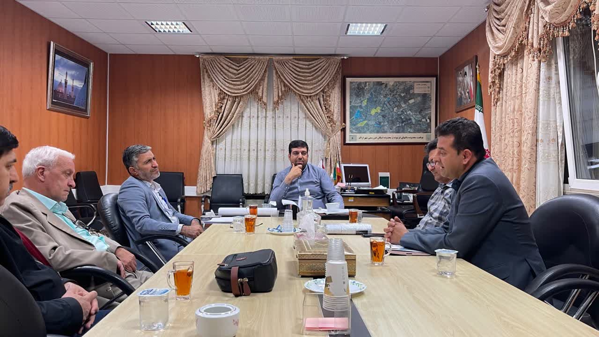 نشست با هیات فوتبال استان با حضور دکتر امیر هادی فرماندار شهرستان اراک برگزارشد