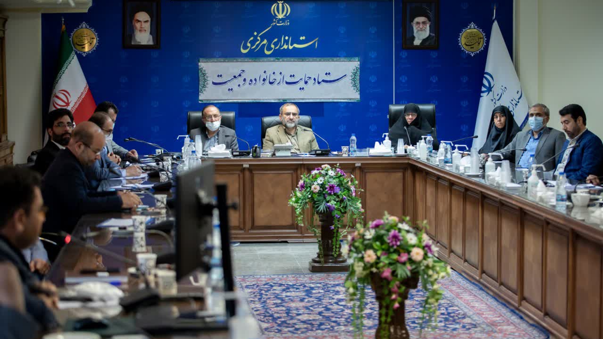 سومین  جلسه ستاد  حمایت از خانواده و جوانی جمعیت به ریاست جناب مخلص الائمه استاندار مرکزی و سرکار خانم مفتح زاده مدیر کل امور بانوان استانداری واعضای ستاد در محل سالن جلسات امیر کبیر استانداری برگزار گردید ، دراین جلسه روسای جهاد دانشگاهی و ورزش و جوانان و مدیر کل دفتر شهری نیز به ارائه گزارش پیرامون  وضعیت ناباروری و سند کاهش طلاق و مواد قانونی حمایت از خانواده و جوانی جمعیت ؛ پرداختند .١٤٠١-٠٧-٢٧