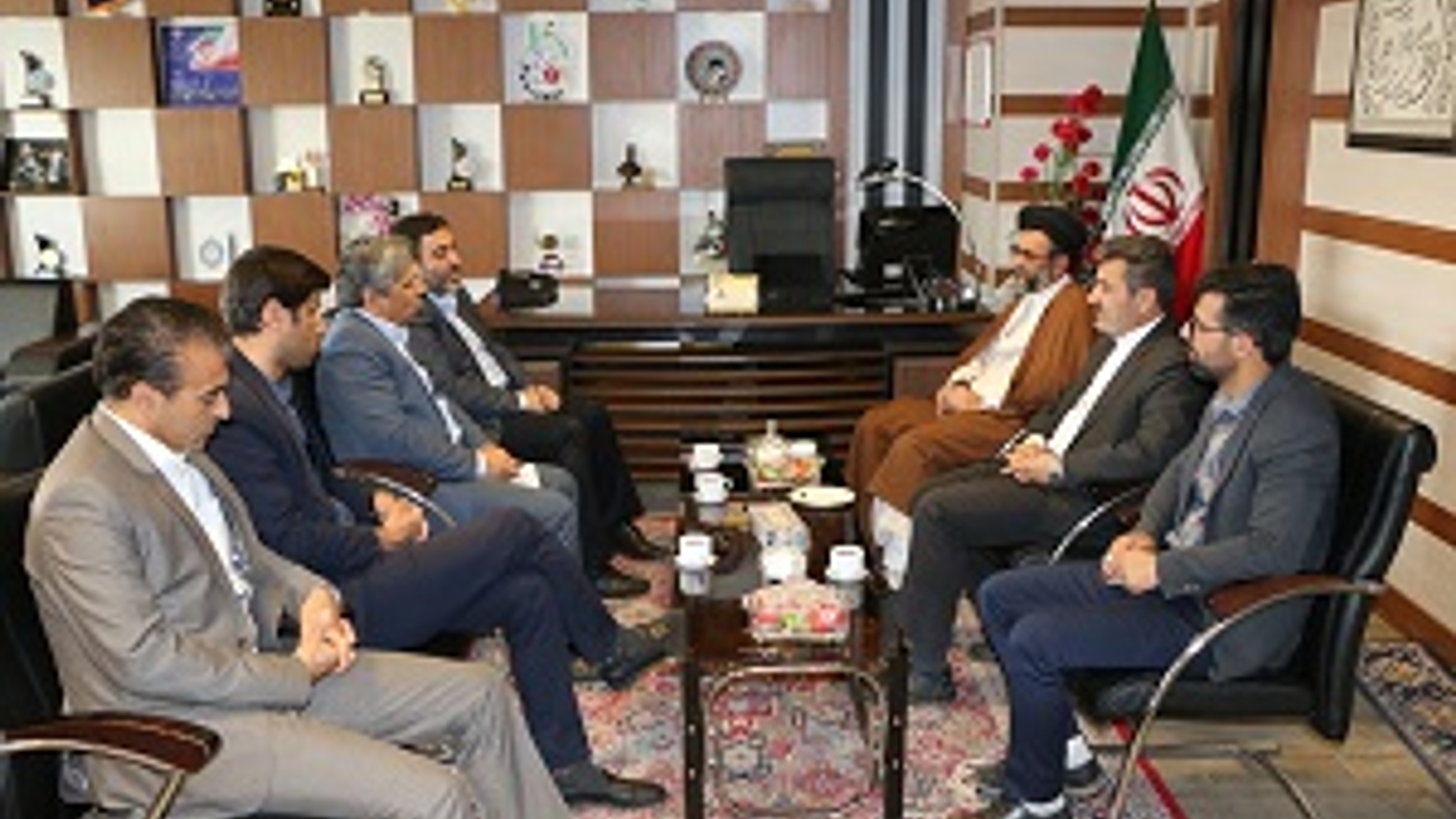 دیدار و نشست فرماندار شهرستان شازند با امام جمعه شهر شازند و مدیر کل بنیاد مستضعفان استان مرکزی