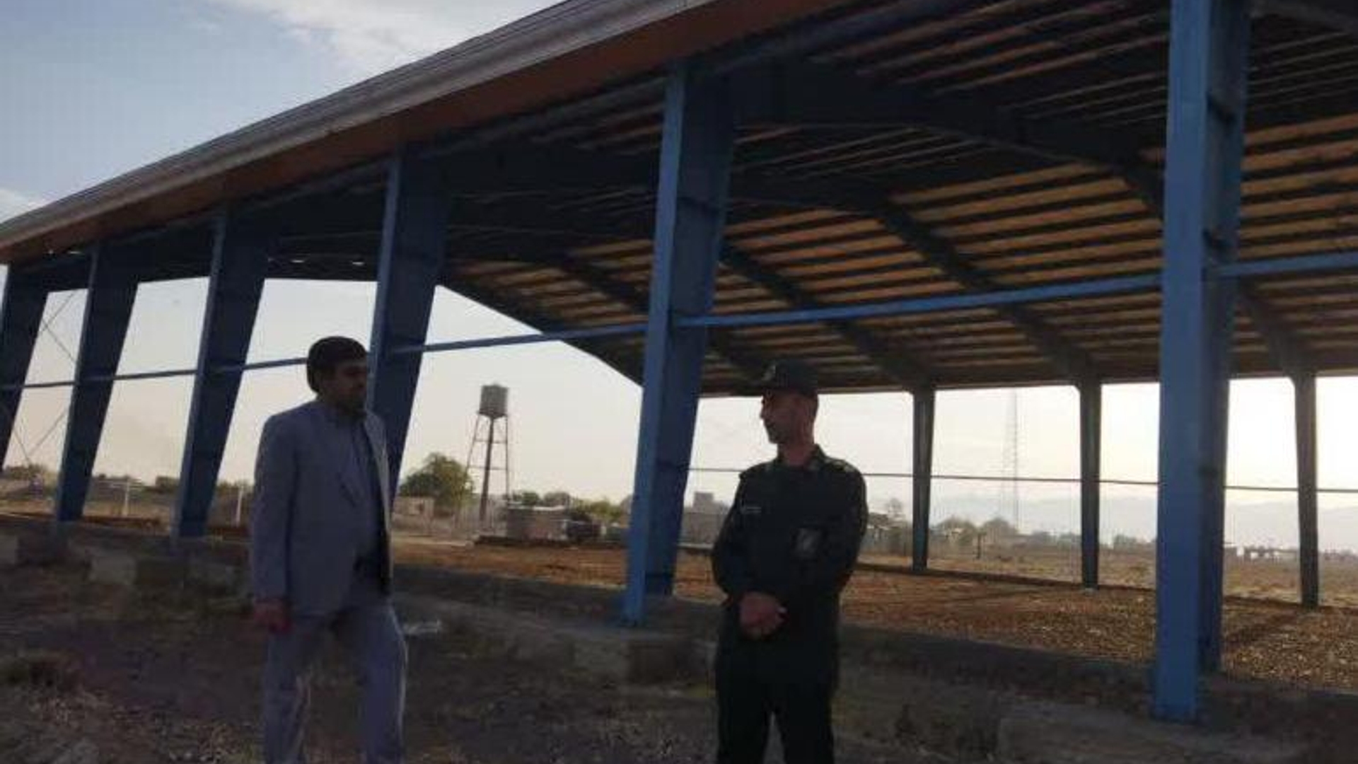 بازدید فرماندارخنداب از سالن ورزشی دهستان دهچال