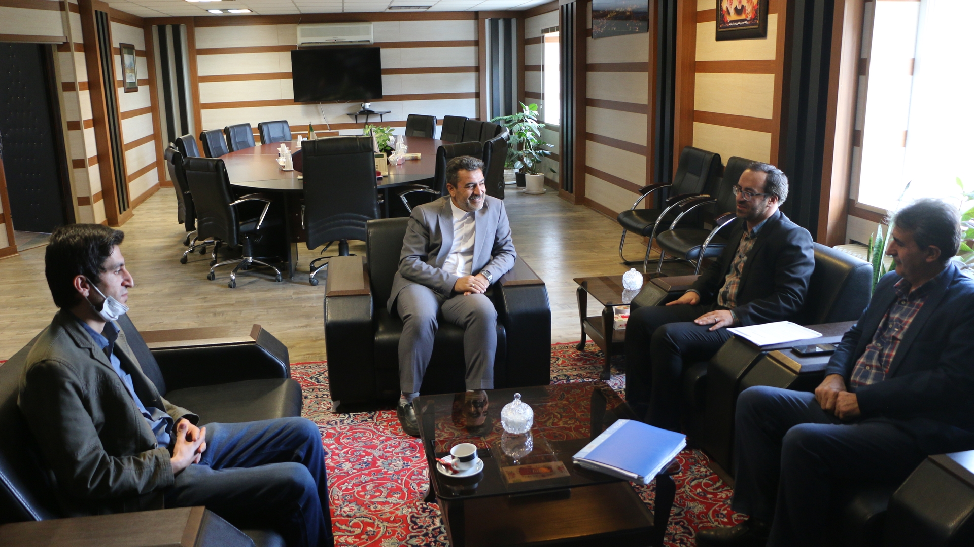 دیدار و نشست فرماندار شهرستان شازند با دبیر کمیسیون قاچاق کالا و ارز استان مرکزی