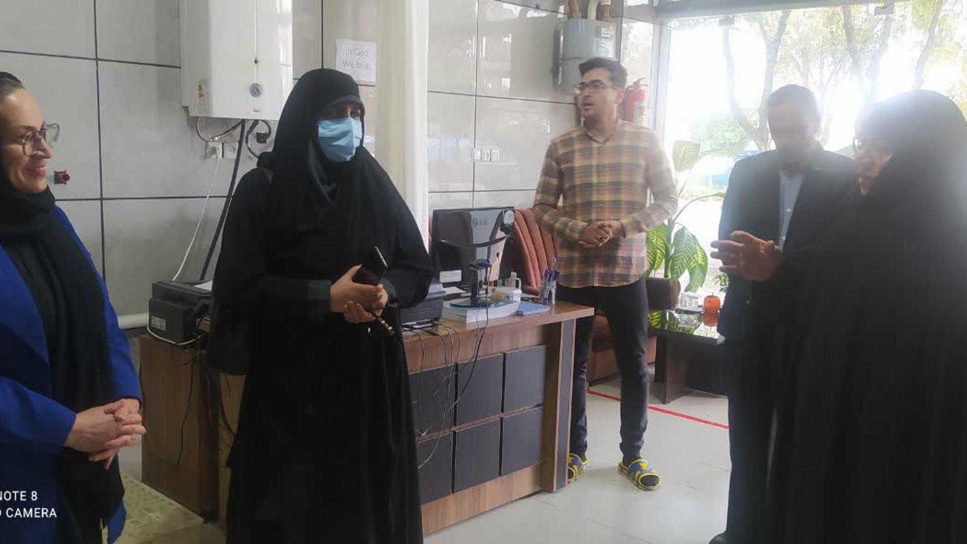 بازدید خانم  مفتح زاده  مدیر کل بانوان  استانداری  از کارگاه  عسل  (شهد آوران طلائی ) شهرستان  خمین  با  مدیریت  خانم  نوروزی  و ارائه  گزارش روند  فعالیت کارگاه انجام شد . ٠١-٠٨-١٤٠١