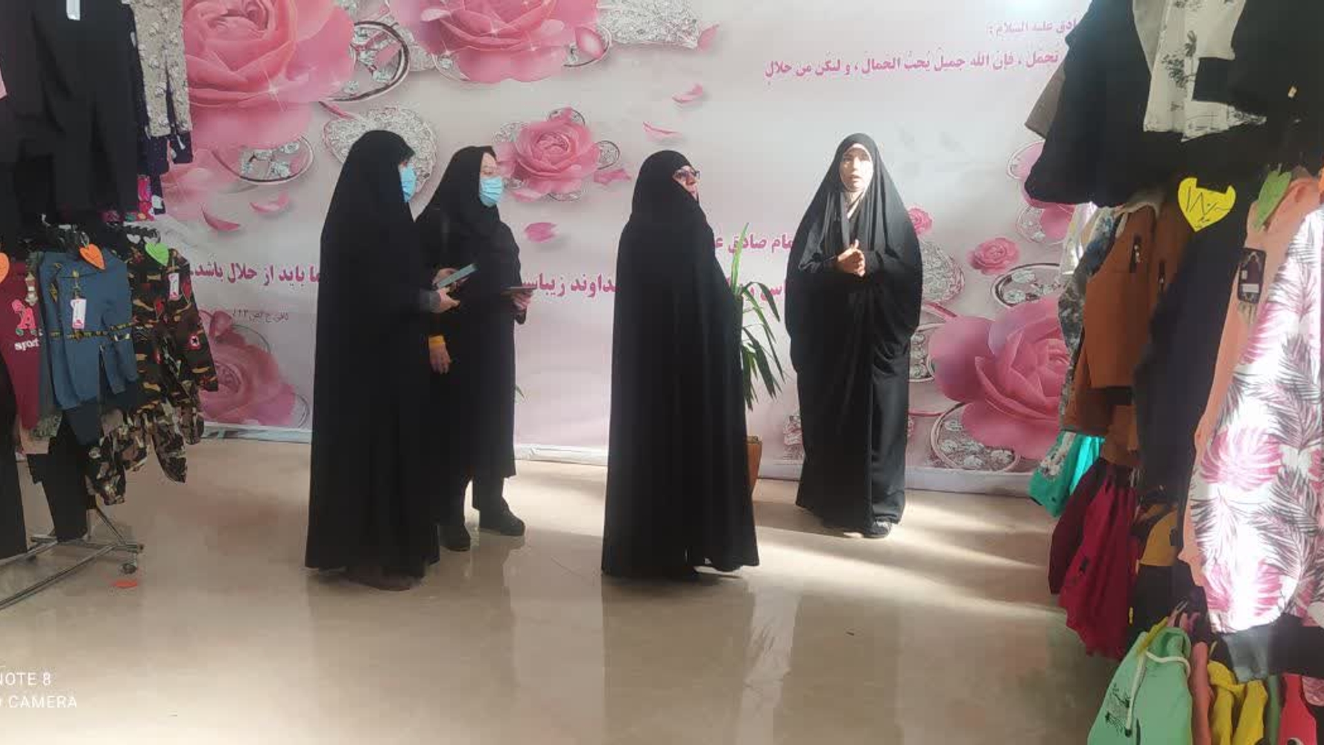 بازدید از  کارگاه خیاطی  (پوشاک حسنا )  توسط  خانم  مفتح زاده مدیر کل بانوان استانداری  مرکزی  در روستای ریحان  شهرستان  خمین با مدیریت  خانم سرلک  ضمن ارائه  گزارش از روند  فعالیت و مشکلات  موجود انجام  شد . ٠١-٠٨-١٤٠١