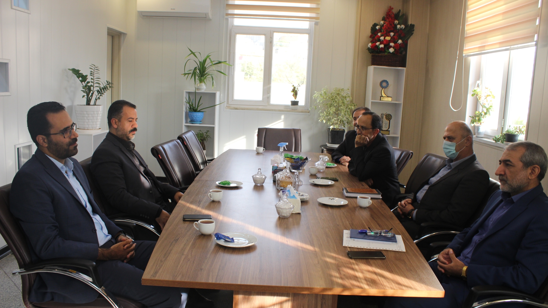 برگزاری نشست با مدیرکل دامپزشکی استان