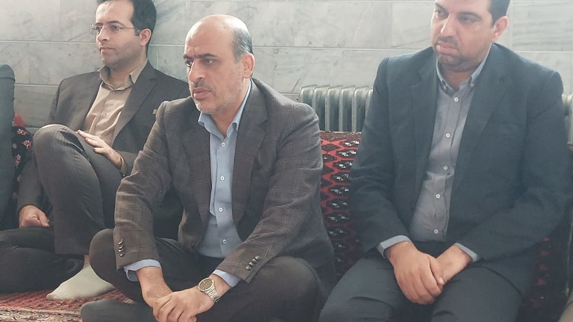 حضور دکتر آصفری نماینده محترم مردم شریف شهرستان های اراک کمیجان وخنداب در مجلس شورای اسلامی و دکتر امیر هادی فرماندار شهرستان اراک در محور قره کهریز از بخش مرکزی شهرستان اراک