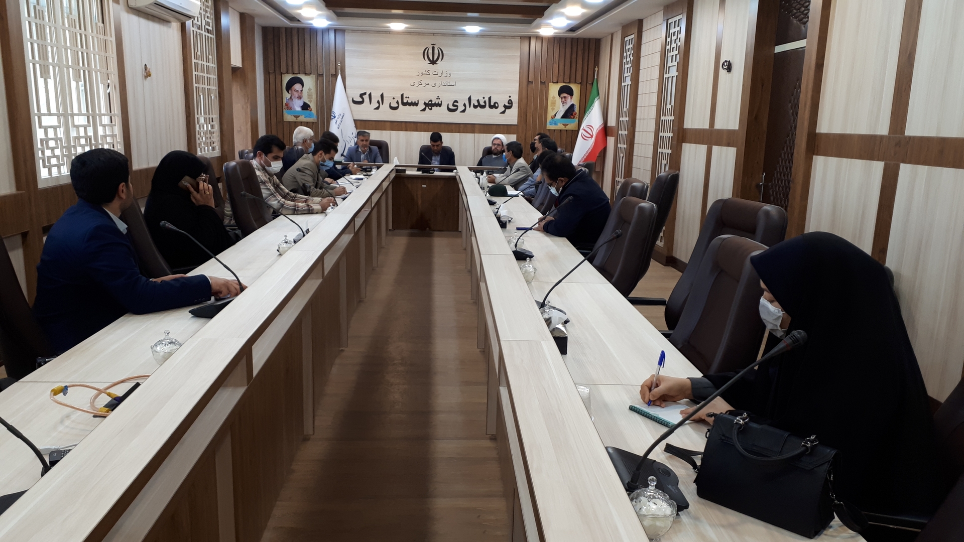 جلسه ستاد بزرگداشت یوم الله سیزدهم آبان شهرستان اراک با حضور دکتر امیر هادی فرماندار شهرستان اراک برگزار شد