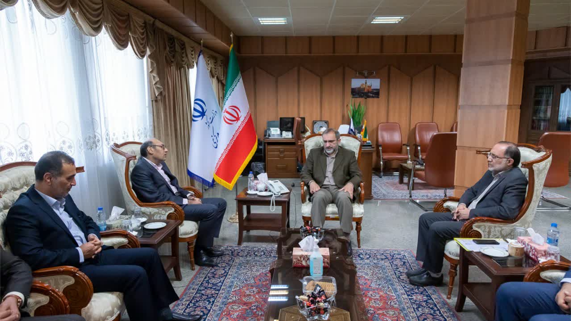 دیدار مدیرعامل شرکت آب و فاضلاب کشور با استاندار مرکزی
