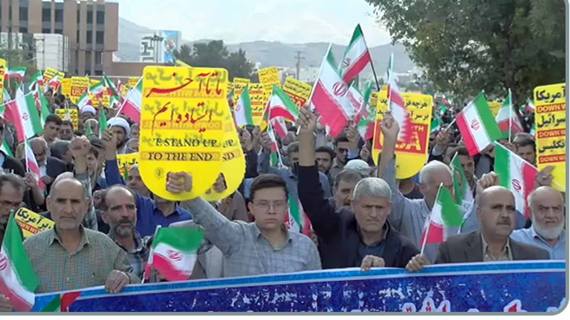 حضور خودجوش مردم در راهپیمایی بر علیه اغتشاشات