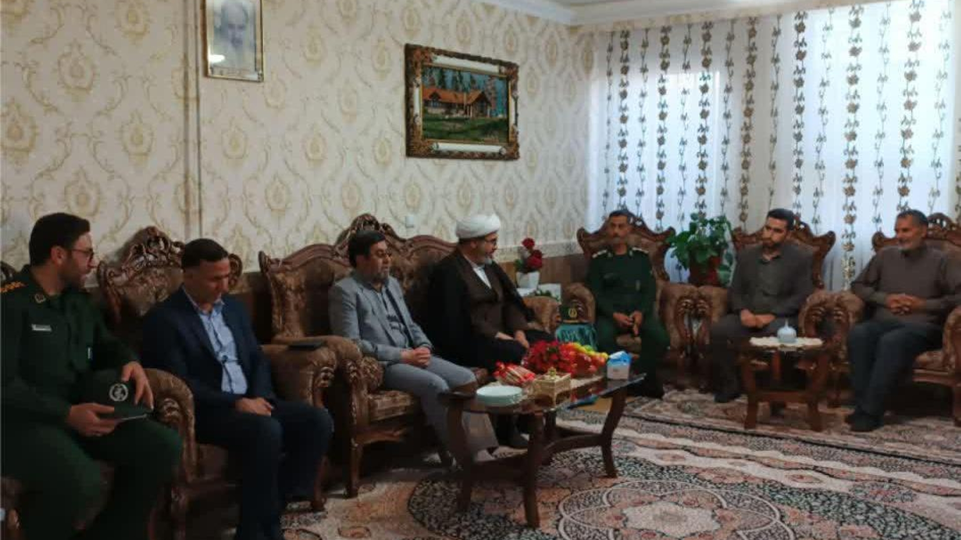 دیدار فرماندار با خانواده معظم شهید مرتضی شریفی