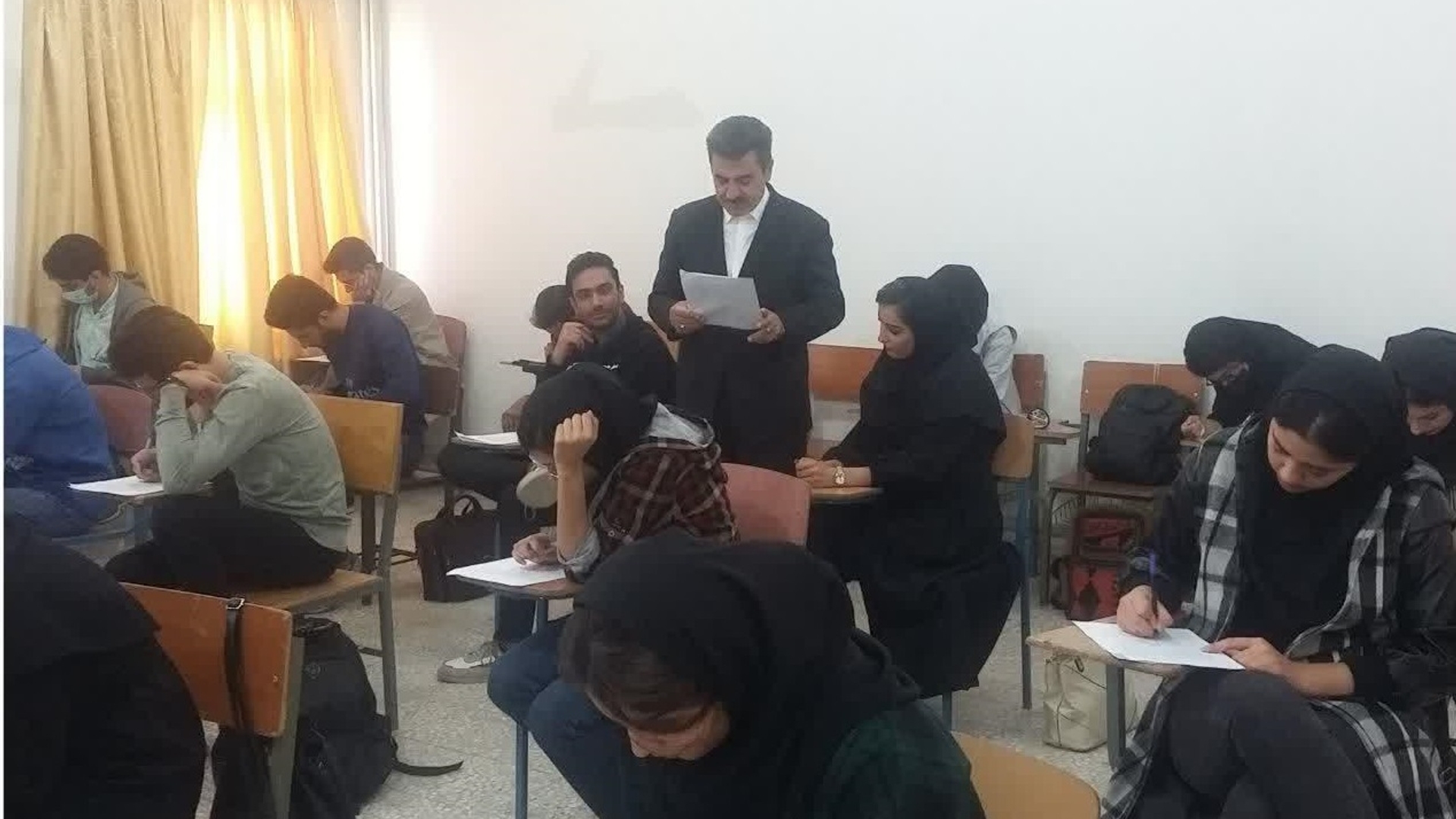 بازدید سرزده فرماندار شهرستان شازند از دانشگاه پیام نور شازند