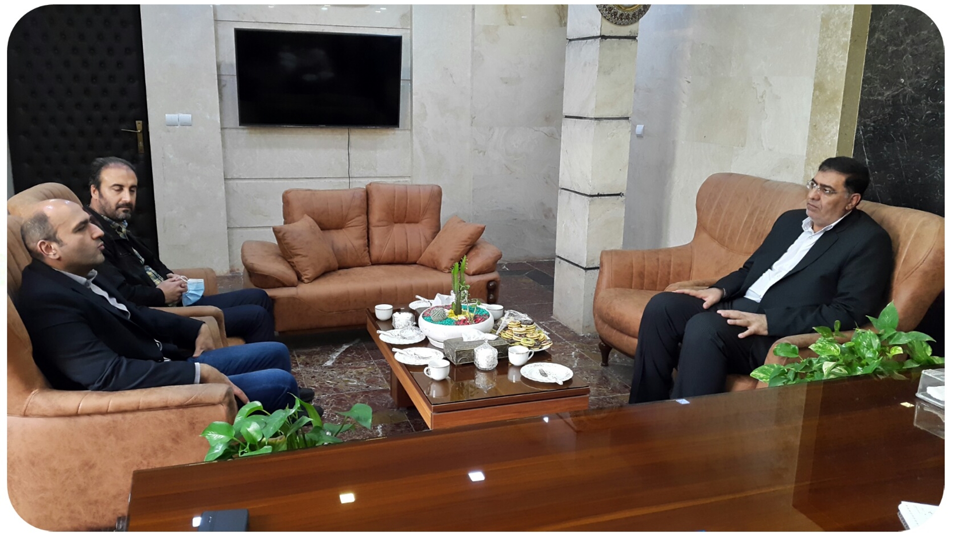 دیدار مدیرعامل شرکت کربن سیمرغ با سرپرست فرمانداری