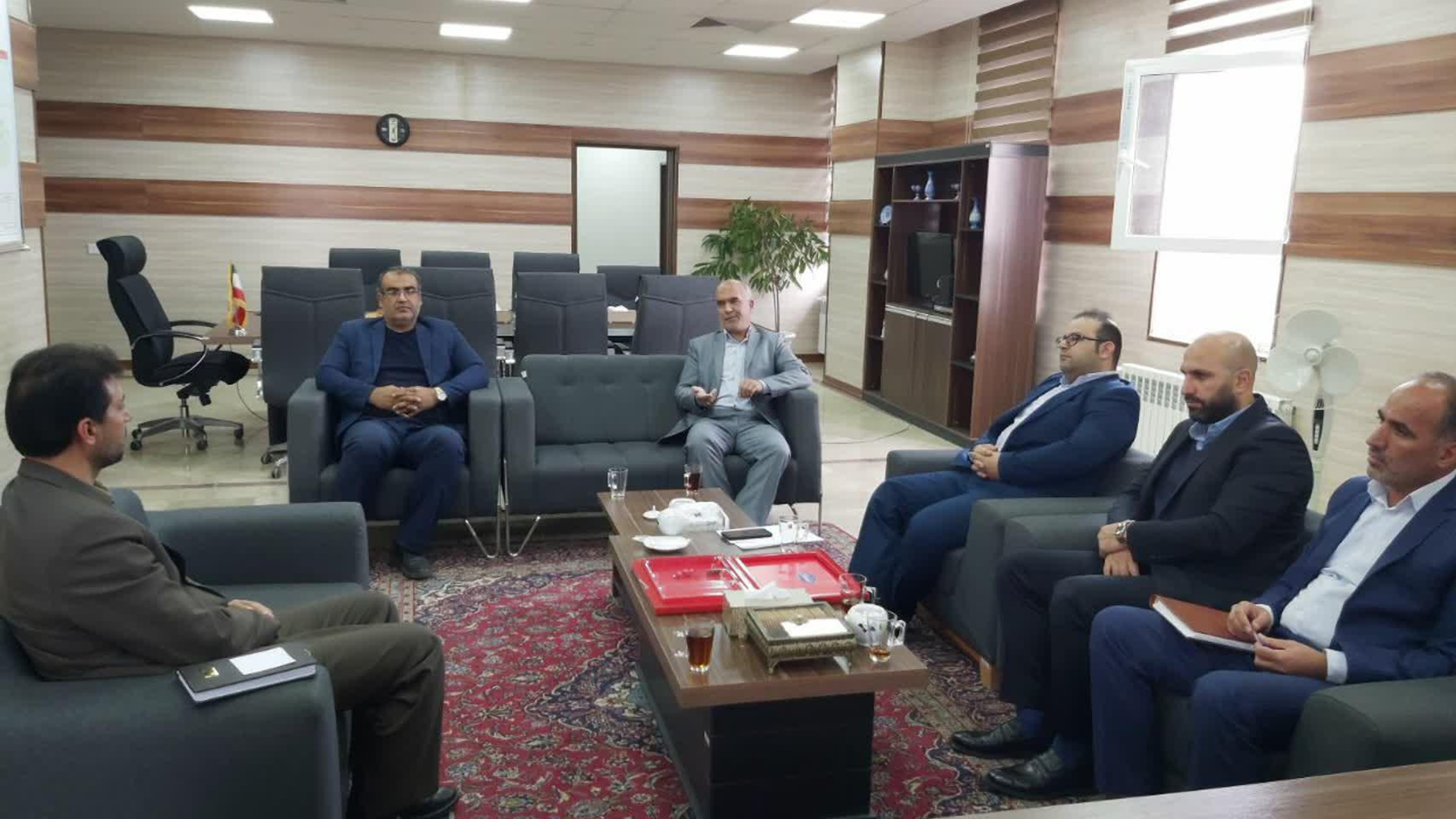 نشست صمیمی اعضای شورای اسلامی شهر و شهردار آشتیان با علی وروانی فراهانی سرپرست فرمانداری