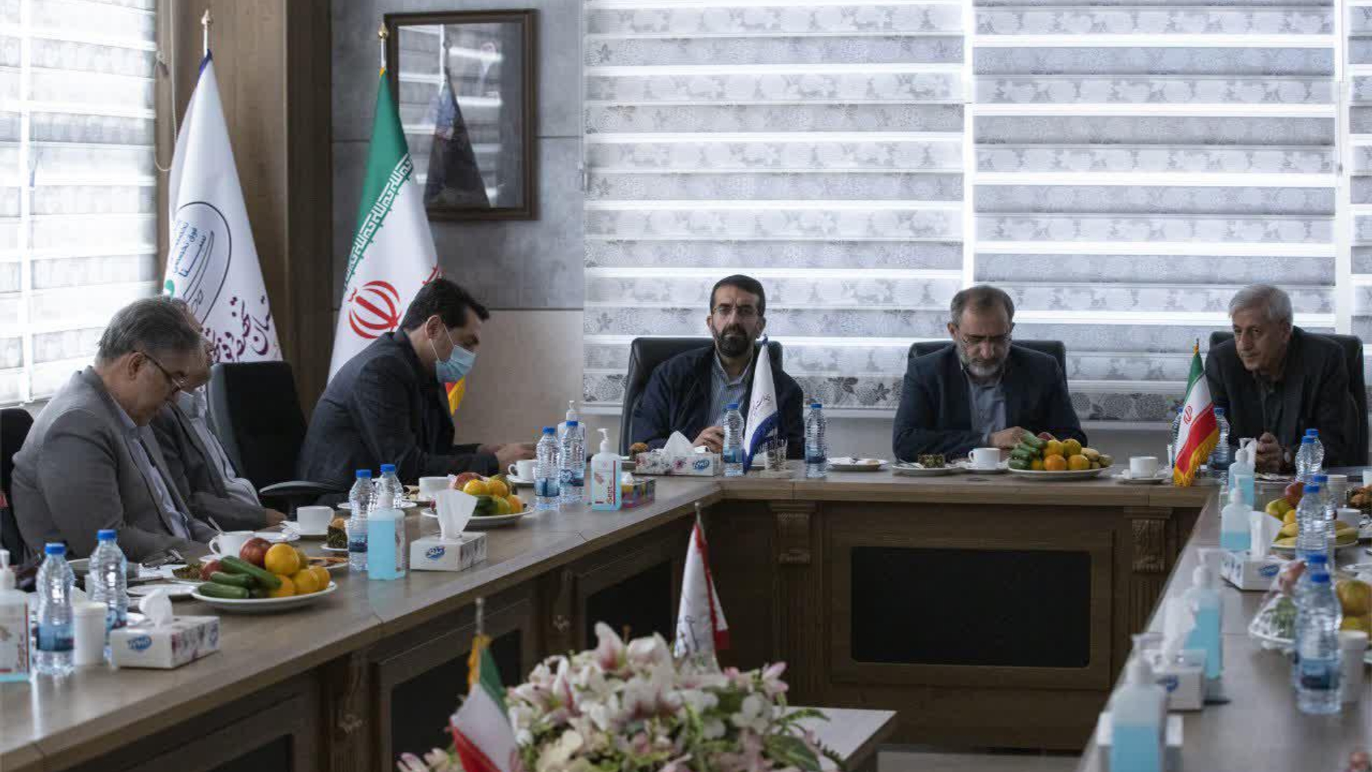 بهره‌گیری از ظرفیت مراکز درمانی خصوصی در ارایه خدمات به مردم مورد توجه قرار گیرد