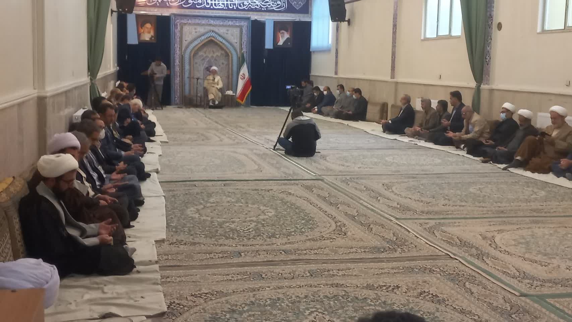 درس اخلاق مدیران استان و شهرستان اراک در بیت امام جمعه محترم اراک