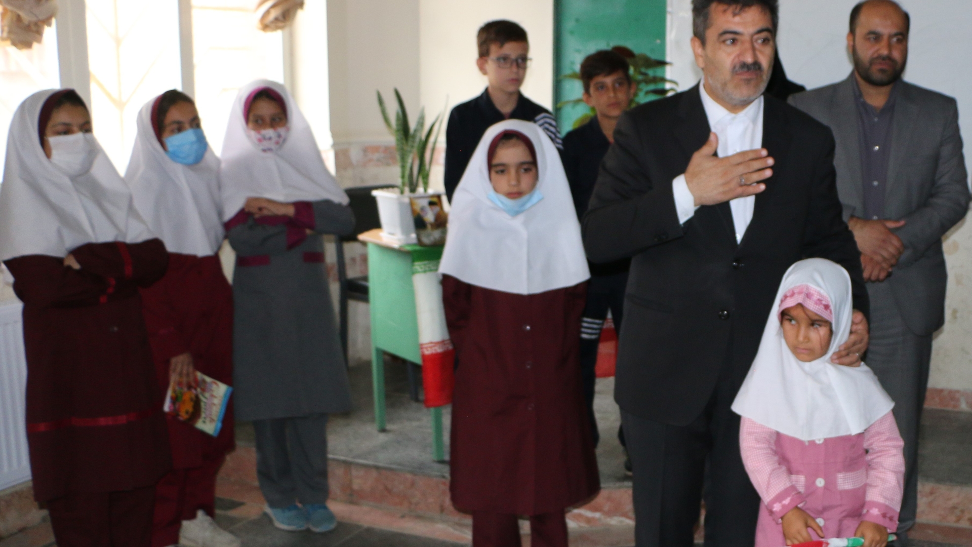 بازدید میدانی فرماندار شهرستان شازند از مدارس روستاهای کرک و حصارمحمدیه