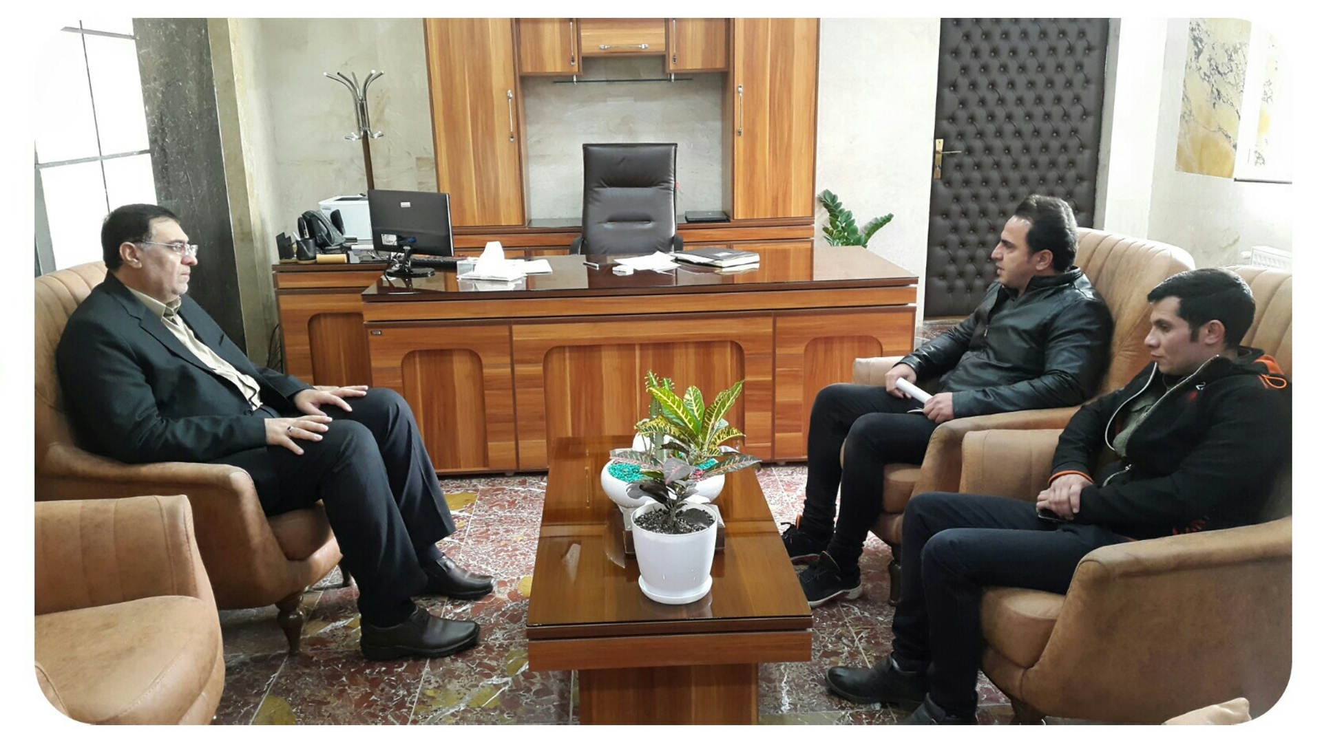 مشکلات مسکن ملی از زبان خانواده معزز شهدا با مهندس ساعدی مطرح شد.