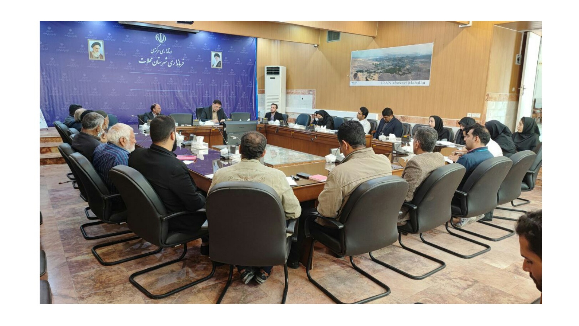 مهندس ساعدی در دیدار با دهیاران و اعضای شوراهای اسلامی روستاها گفت: رسیدگی به روستاها و مناطق کم برخوردار باید در اولویت کارها قرار بگیرد.