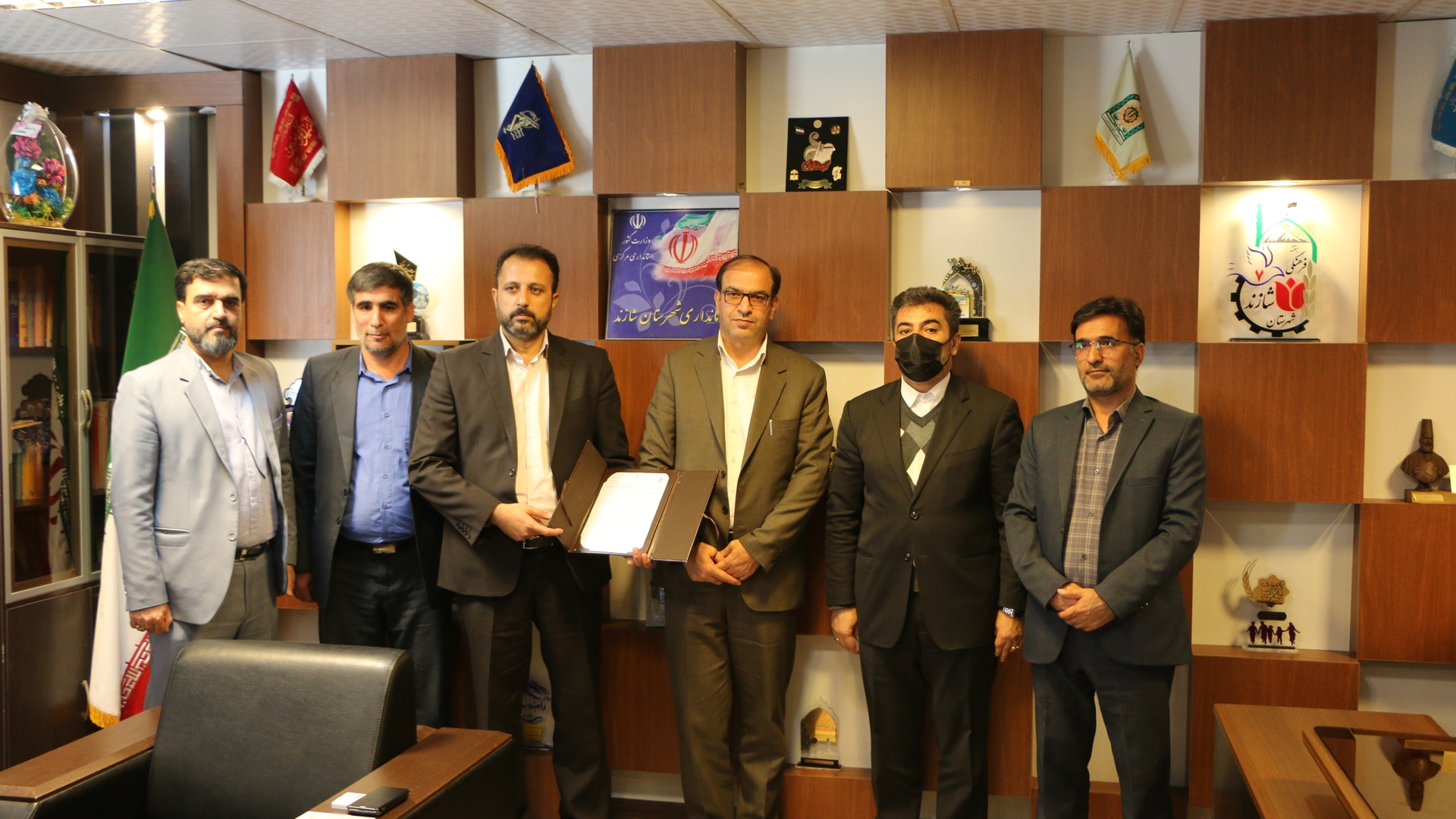 برگزاری آئین تکریم و معارفه سرپرست بنیاد شهید و امور ایثارگران شهرستان شازند