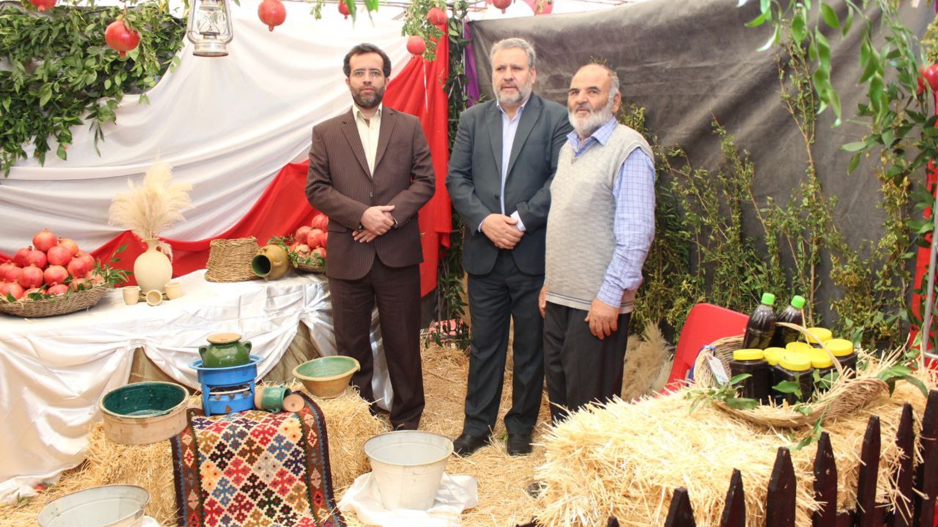 حضور مدیر کل دفتر در جشنواره ملی انار شهرستان ساوه