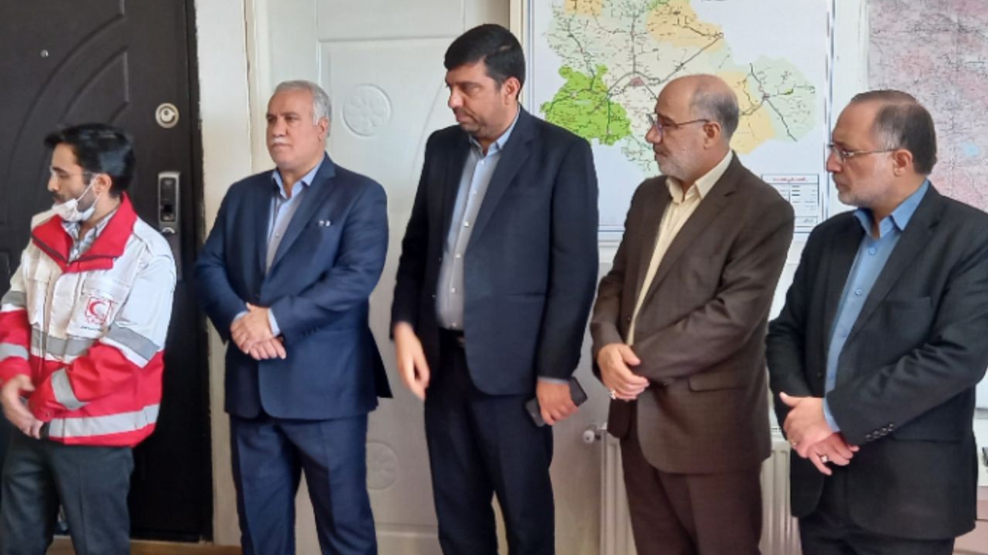 بازدید آقای آل یاسین معاون محترم توسعه و مدیریت منابع استانداری مرکزی ودکتر امیر هادی از انبار جمعیت هلال احمر