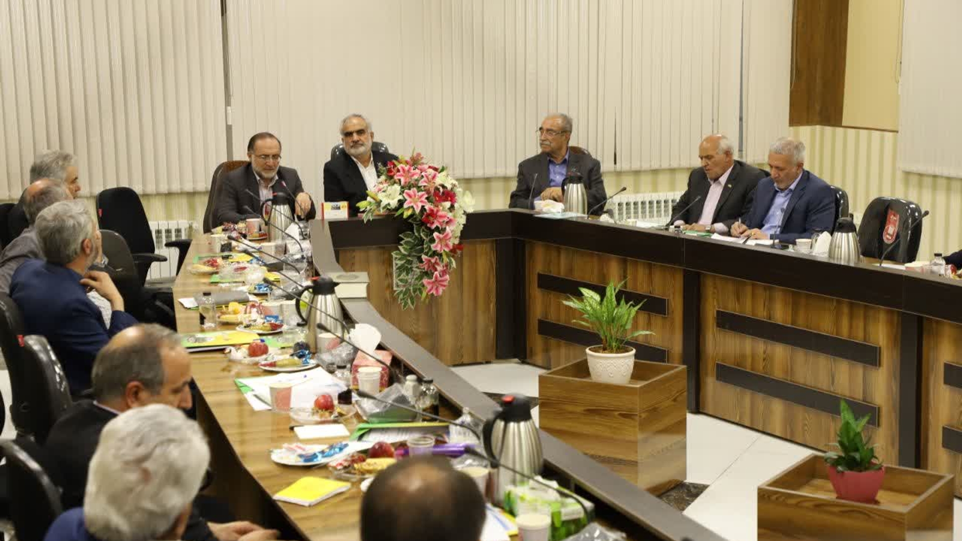 جلسه خیرین مدرسه ساز وآیین تجلیل از خیر مدرسه ساز