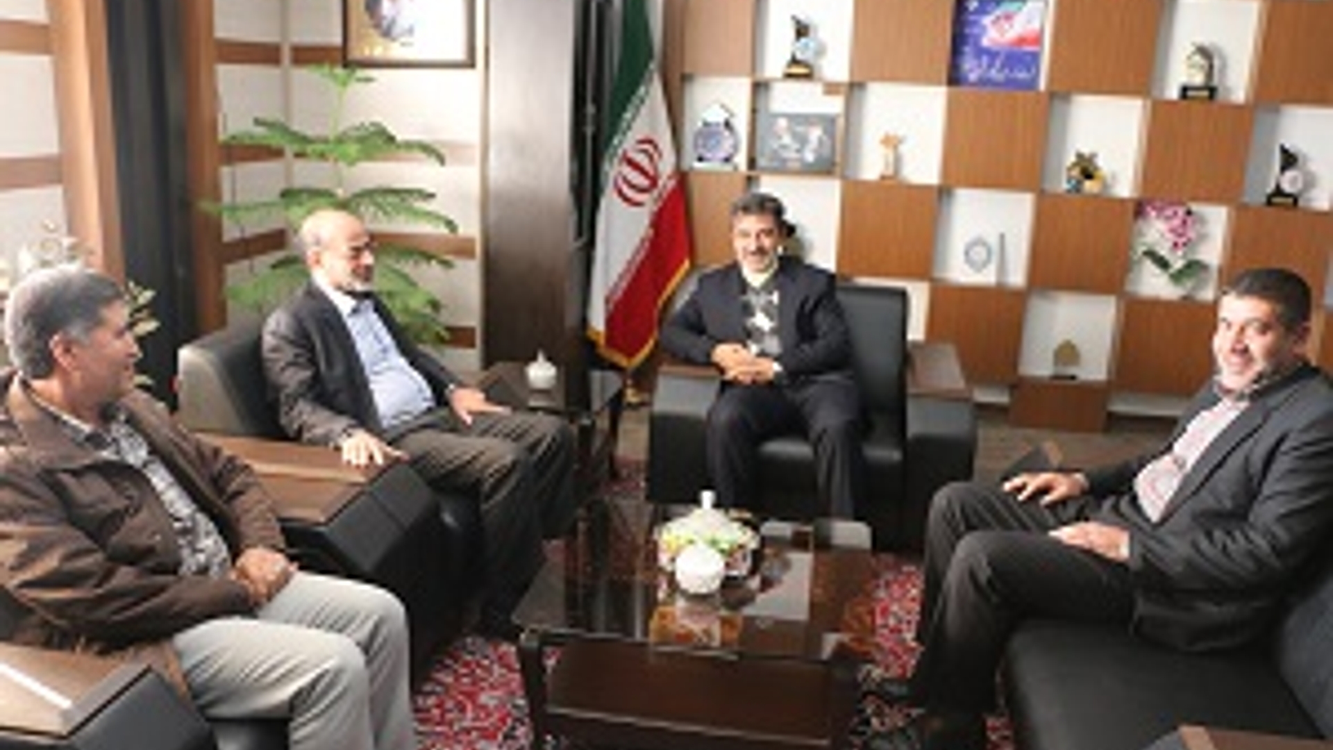 دیدار فرماندار شهرستان شازند با مشاور استاندار و مسئول هماهنگی امور ایثارگران استانداری مرکزی