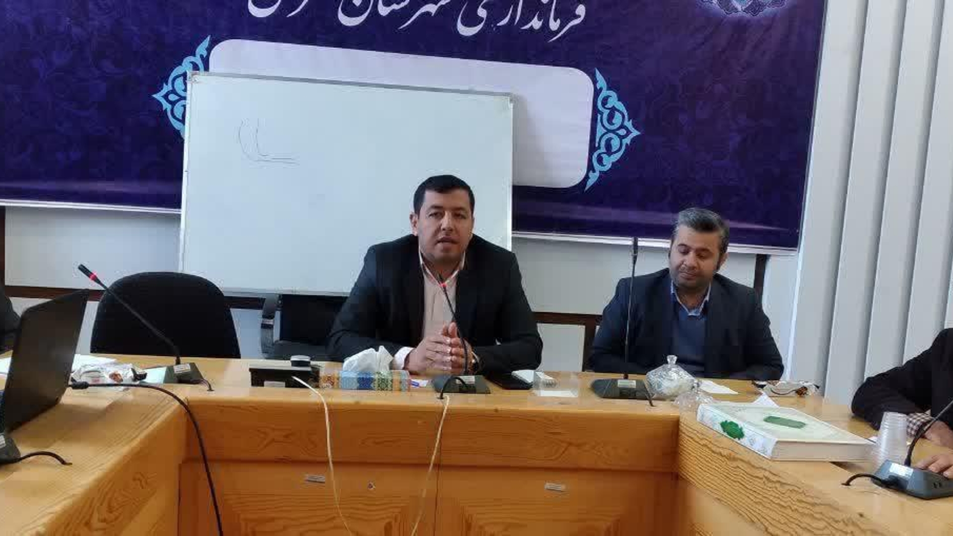 کارگاه آموزشی بودجه نویسی و جمعداری اموال دهیاری ها با حضور محسن درودیان بخشدار مرکزی و دهیاران بخش مرکزی در محل فرمانداری تشکیل گردید.
در این جلسه همچنین ضوابط قانونی در خصوص امور مالیاتی توسط کارشناس اداره امور مالیاتی شهرستان تبیین گردید.