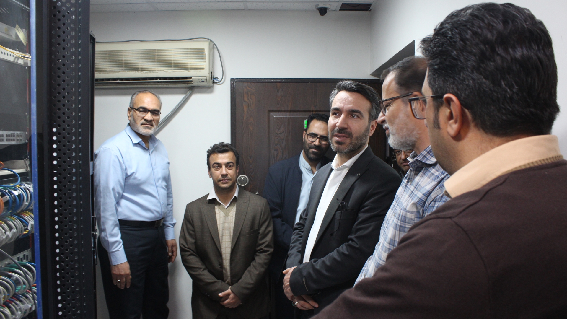 بازدید از اتاق سرور اداره کل منابع طبیعی و آبخیزداری استان به مناسبت هفته پدافندغیرعامل