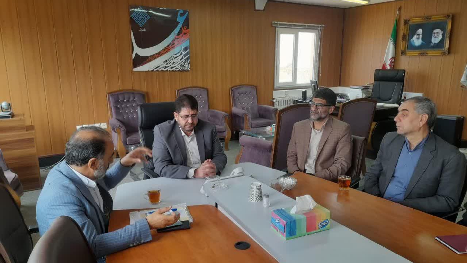 آیین تکریم و معارفه سرپرست جدید اداره بهزیستی شهرستان تفرش با حضور محمدرضا رضایی فرماندار تفرش و محمد زیدوند مدیرکل بهزیستی استان در فرمانداری انجام شد. در این جلسه از زحمات رئیس قبلی تقدیر و سرپرست اداره بهزیستی شهرستان تفرش معرفی گردید.