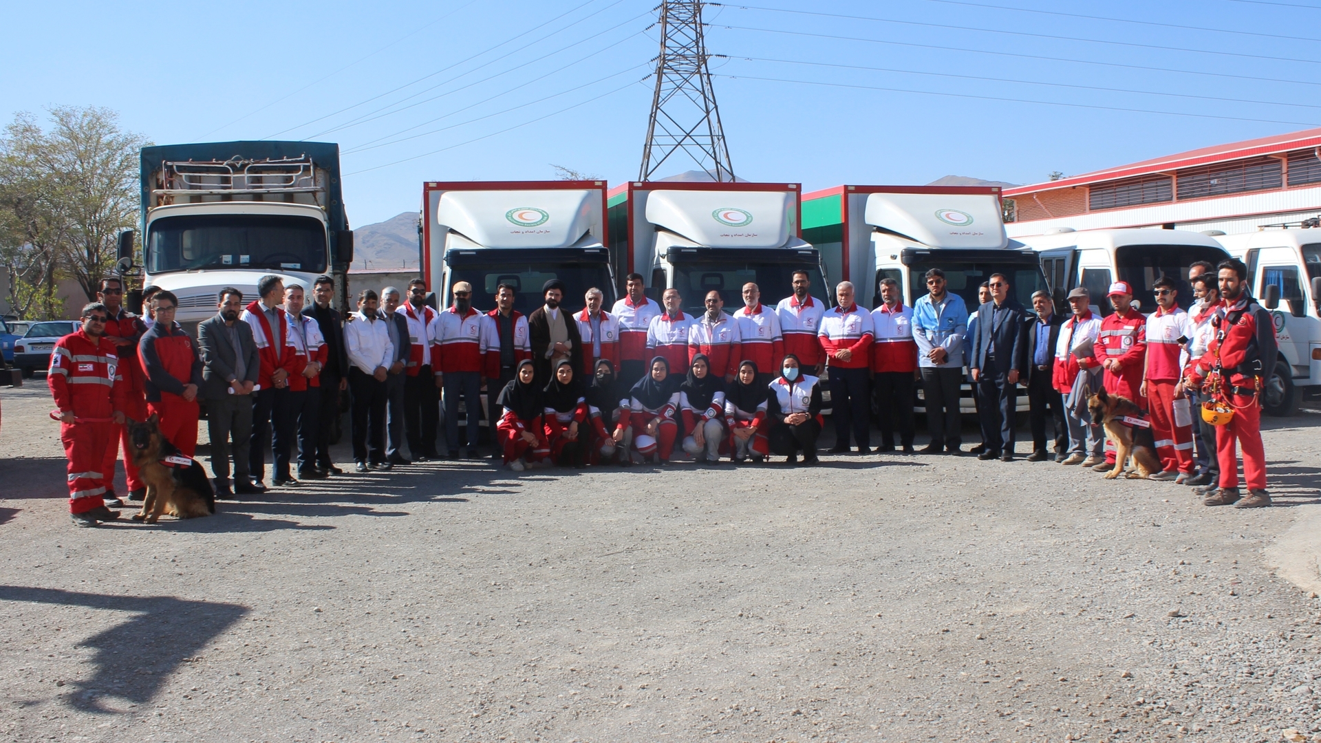 بازدید از مجتمع اداری و امدادی جمعیت هلال احمر استان به مناسبت نکوداشت هفته پدافند غیرعامل با سید مجتبی آل یاسین معاون توسعه مدیریت و منابع استاندار، سردار کریمی فرمانده سپاه روح الله استان، مدیرکل پدافند غیرعامل، مدیرکل مدیریت بحران استان،  فرماندار شهرستان اراک و سایر مسئولین مربوطه صورت پذیرفت.