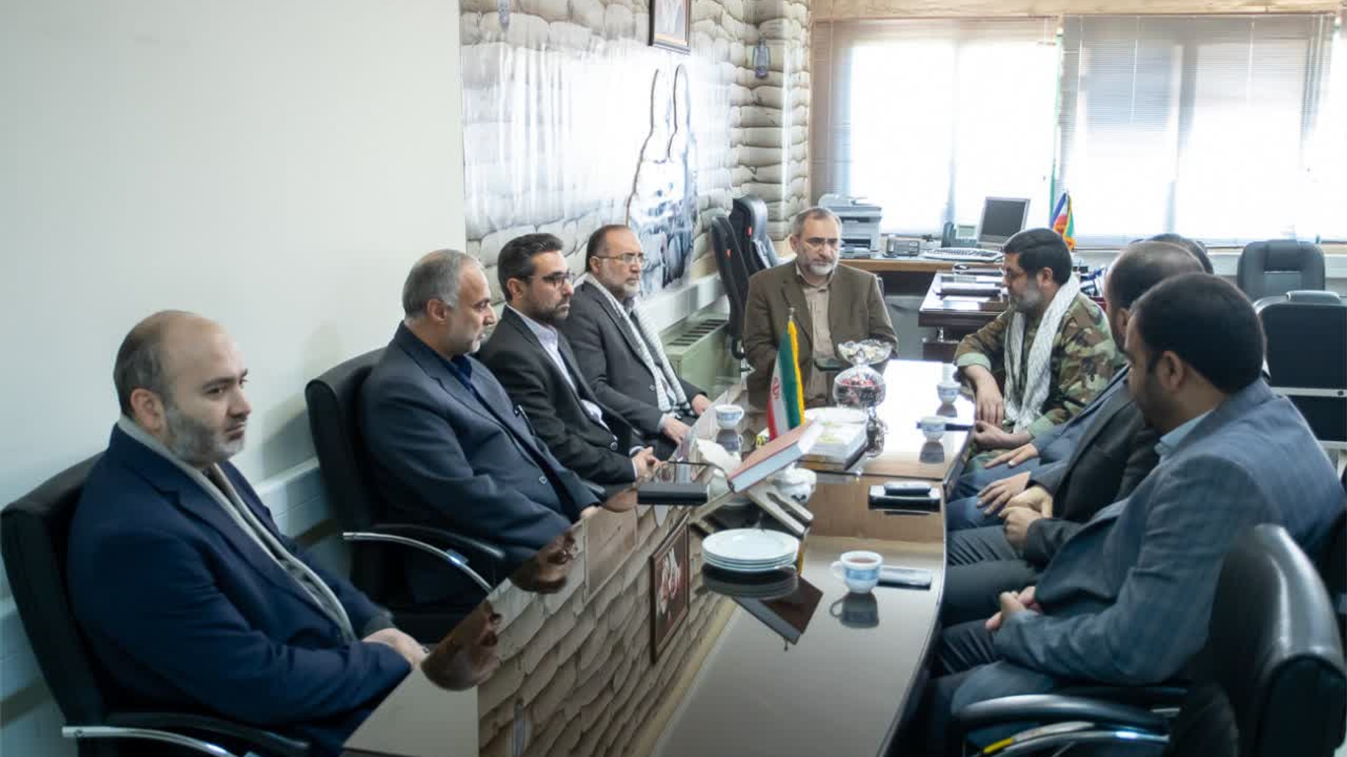 به مناسبت هفته بسیج حضور استاندار مرکزی و معاون توسعه در پایگاه صاحب الزمان استانداری و پایگاه بسیج ادارات