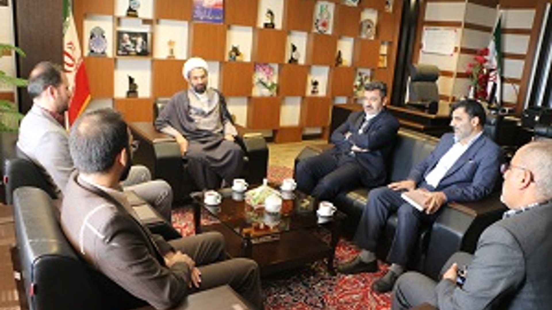 دیدار و نشست فرماندار شهرستان شازند با رئیس دفتر هیئت نظارت بر انتخابات استان مرکزی