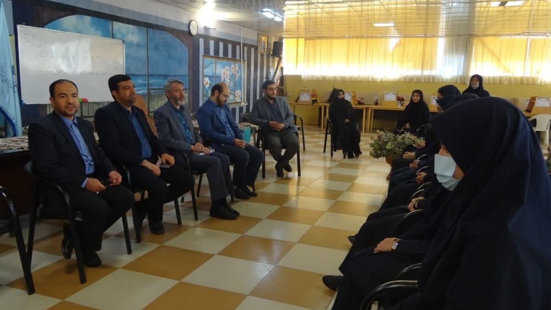 بازدید فرماندار شهرستان اراک از مرکز آموزشی فرزانگان