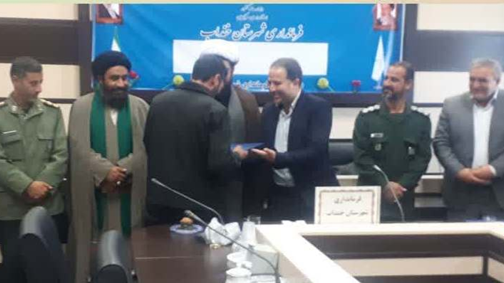 تجلیل ازفعالین عرصه سازندگی و محرومیت زدایی درشهرستان خنداب بمناسبت بزرگداشت هفته بسیج