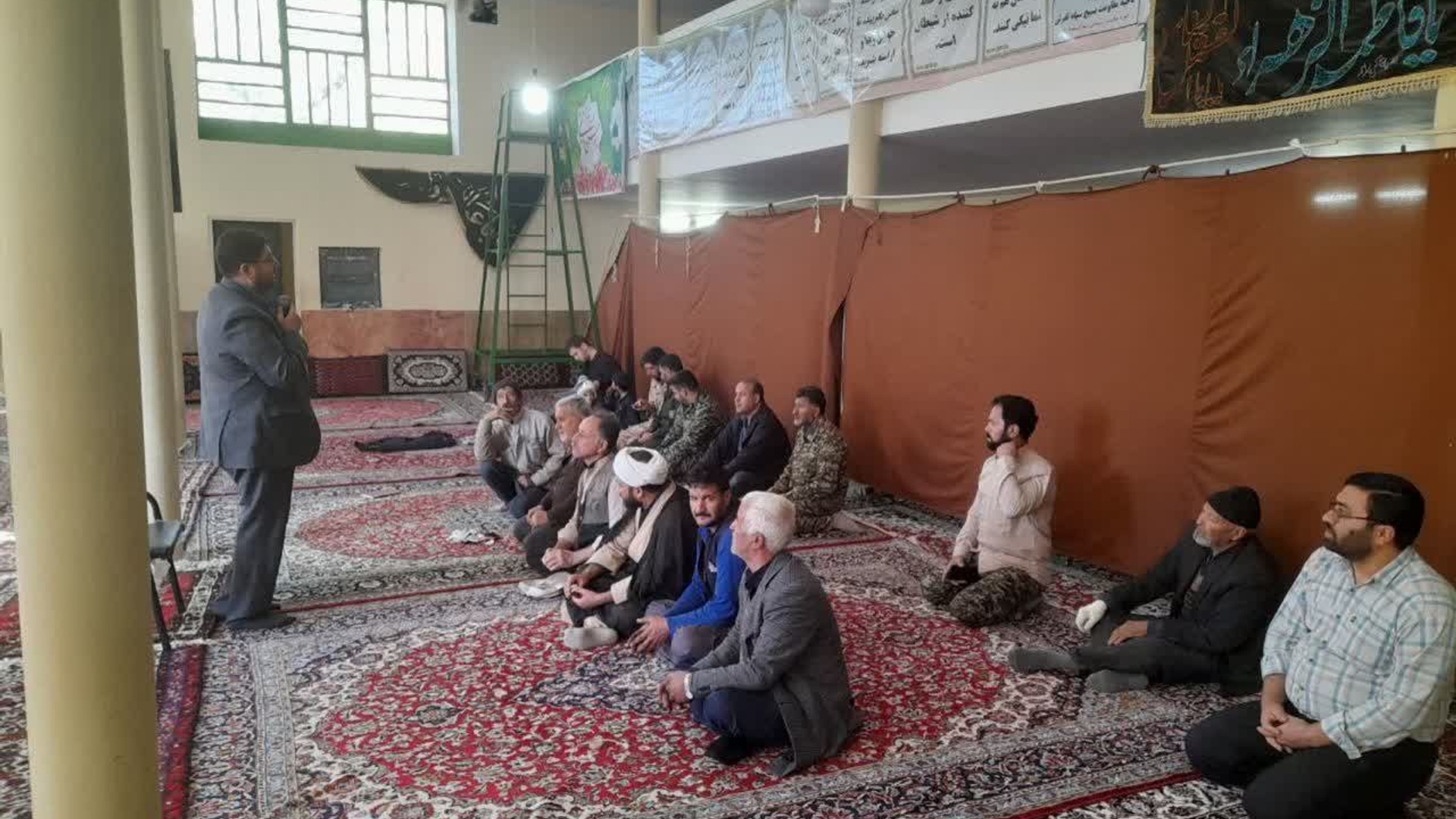 صبح امروز محمدرضا رضایی فرماندار تفرش به مناسبت هفته بسیج و به منظور پیگیری و بازبینی پروژه های محرومیت زدایی به صورت میدانی از روستای کهلو و گروه‌های جهادی بازدید کردند.