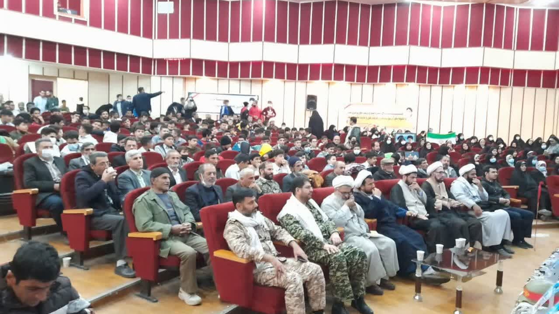 به مناسبت هفته بسیج، نمایش اقتدار بسیجیان شهرستان تفرش با حضور محمدرضا رضایی فرماندار شهرستان تفرش ، سرهنگ میرهادی فرمانده ناحیه مقاومت بسیج تفرش و حجت‌الاسلام والمسلمین اجرائی امام جمعه ، بسیجیان و اقشار مختلف مردم در سالن آمفی تئاتر برگزار گردید. 
گفتنی است در این مراسم از بسیجیان گرانقدر تقدیر بعمل آمد.