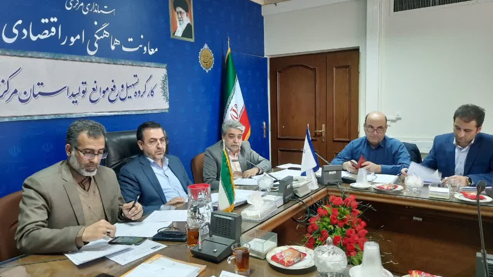 جلسه ستاد تسهیل و رفع موانع تولید استان  به ریاست معاون هماهنگی اموراقتصادی و توسعه منطقه ای استاندار و با حضور سرپرست دفتر هماهنگی امور اقتصادی استانداری و مدیران مربوطه  برگزارشد.در این جلسه ده واحد تولیدی استان به بیان مسائل و مشکلات پیش روی تولید در واحدهای خویش پرداختند و تصمیمات نهایی اخذ گردید.موضوع شرکت های خدمات رسان، بانک های عامل، مسائل مربوط به شرکت شهرک‌های صنعتی مواردی بود که در جلسه مطرح و مصوباتی تعیین و اعلام شد.

دوشنبه ۷ آذر ۱۴۰۱