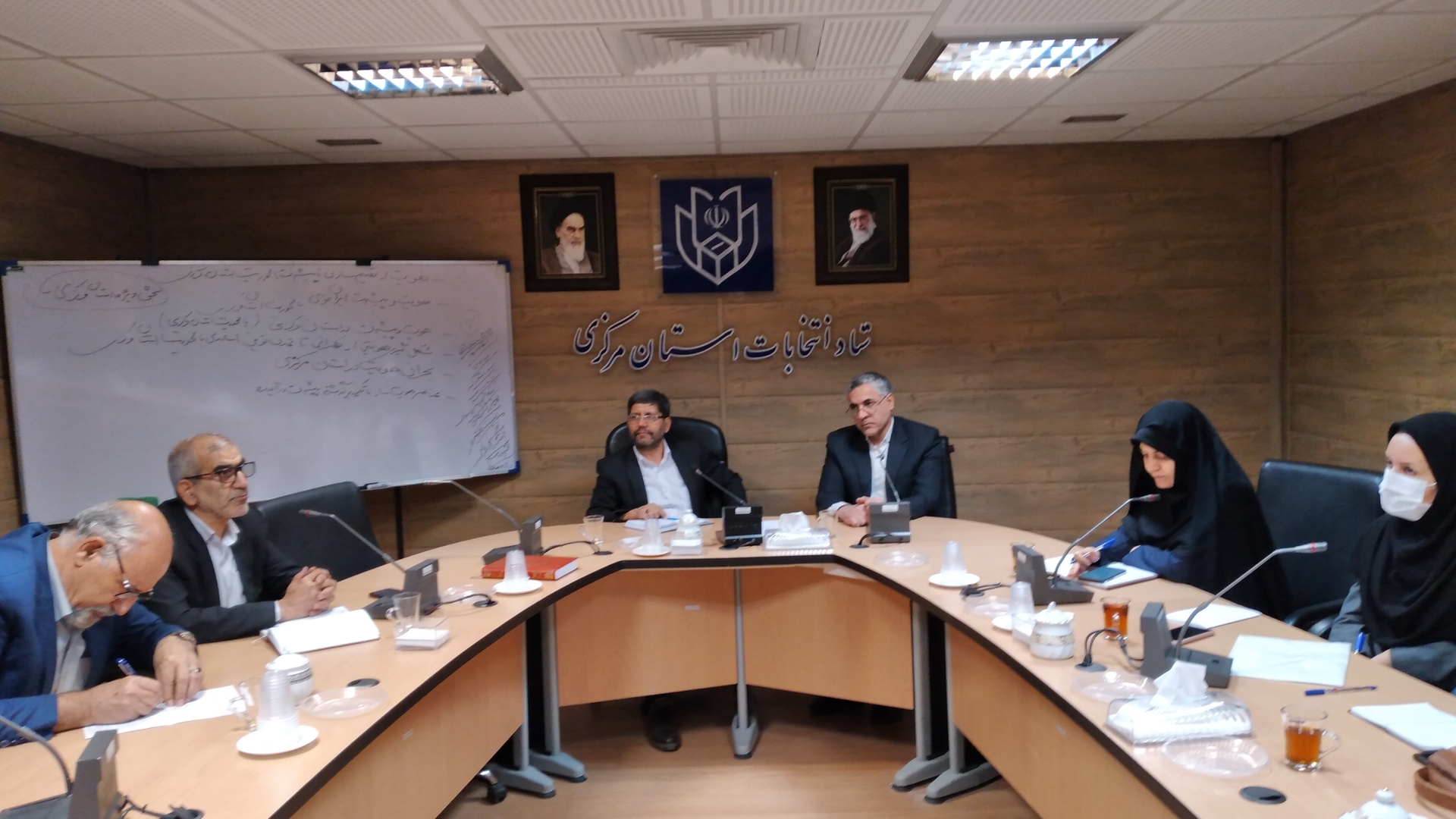 نشست اعضای مرکز خیریه حمایت از بیماران سرطانی(تبسم) با مدیرکل امور اجتماعی و فرهنگی