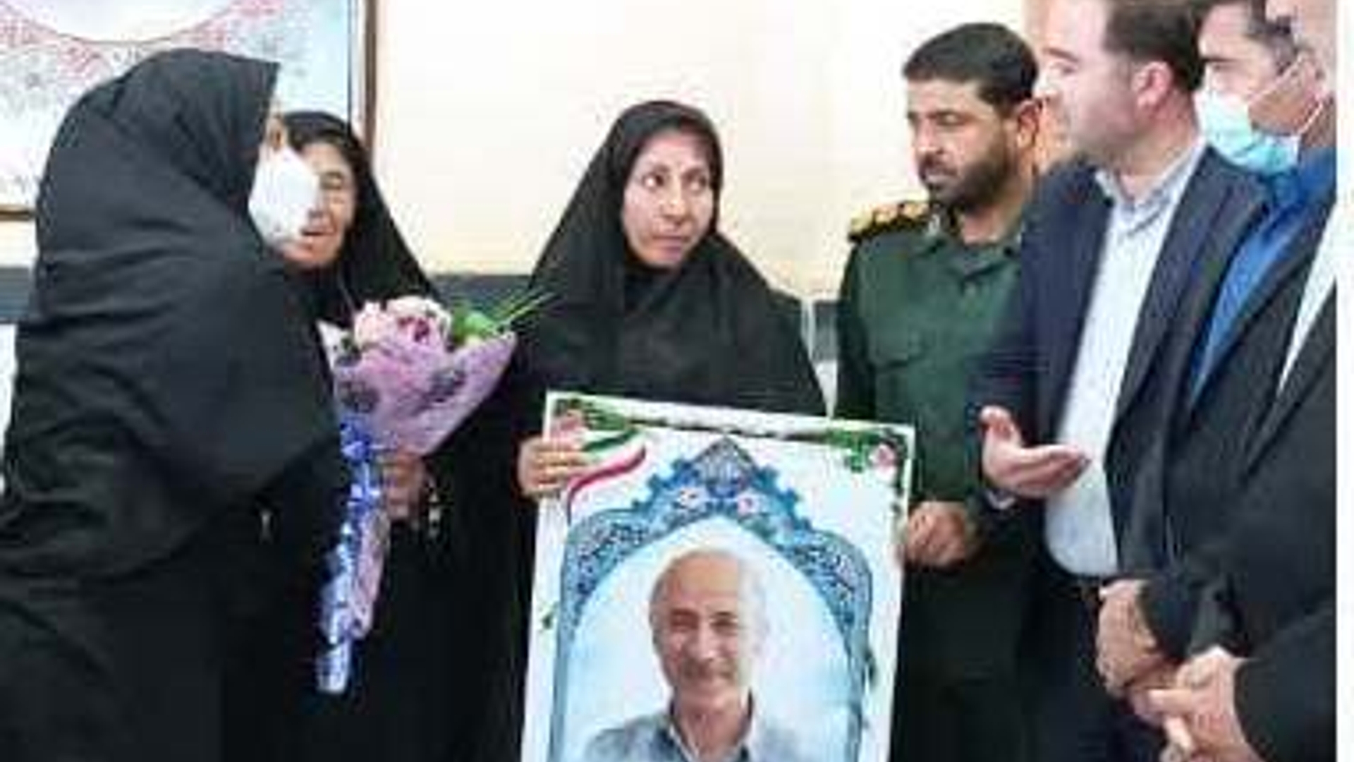 تجلیل از پرستاران و خانواده شهدای مدافع سلامت در شبکه بهداشت شهرستان خنداب با حضور فرماندار