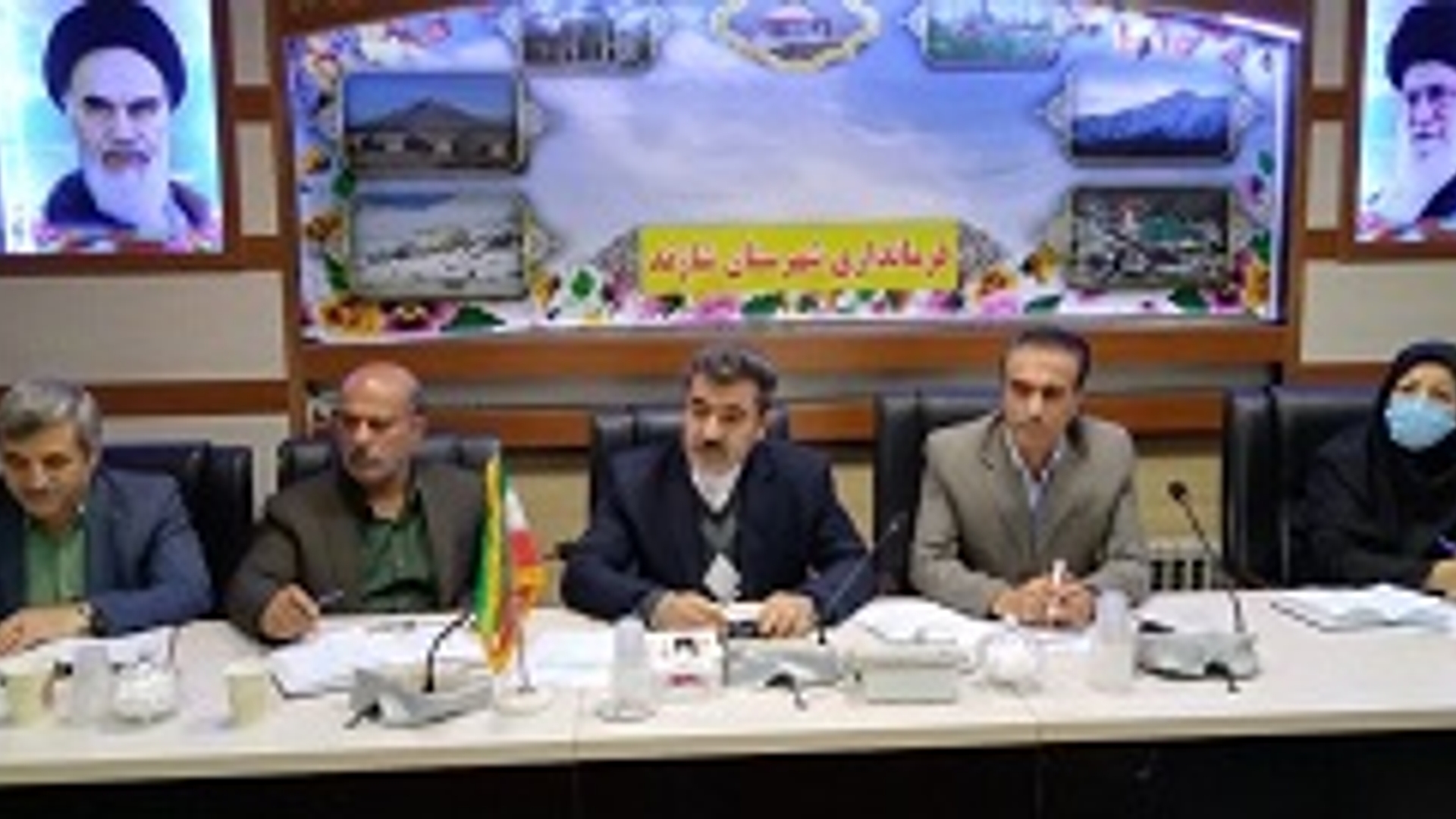 جلسه مشترک ستاد تنظیم بازار و کارگروه گندم، آرد و نان شهرستان شازند برگزار شد.